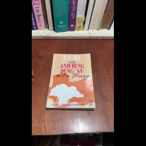 II Lịch Sử: Bác Hồ Với Anh Hùng Dũng Sỹ Miền Trung - 2001