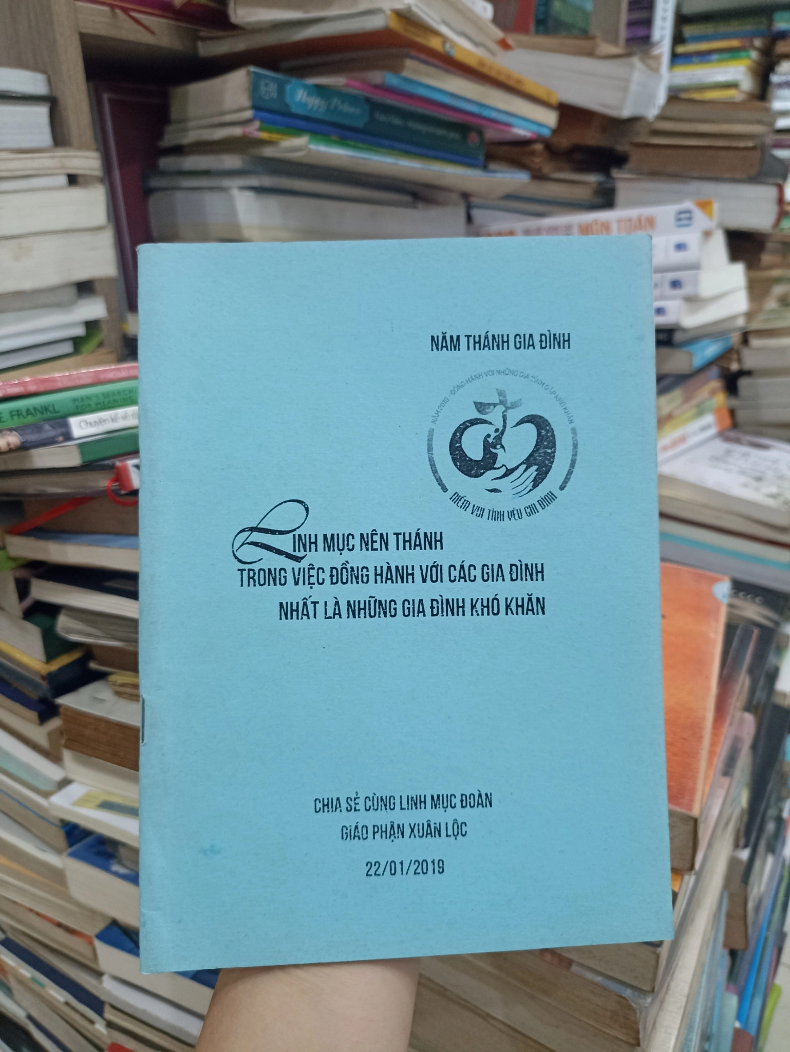 Linh Mục Nên Thánh Trong Việc Đồng Hành Với Các Gia Đình Nhất Là Gia Đình Khó Khăn 🌻 by  - Sách Book Cover - Ngọc Hiển Books