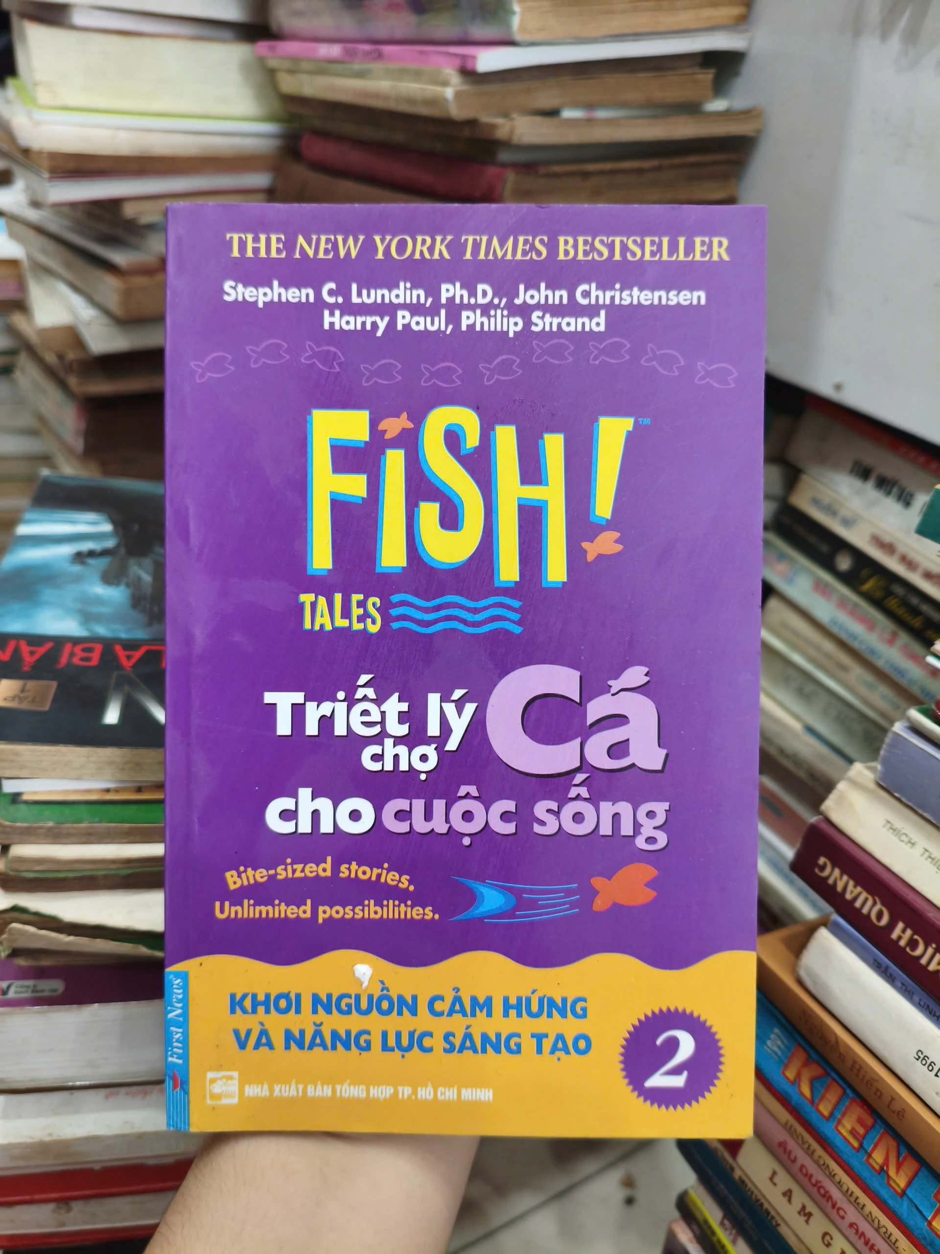 Fish - Triết lý chợ cá cho cuộc sống by Stephen C. Lundin; Harry Paul; John Christensen - Sách Book Cover - Ngọc Hiển Books