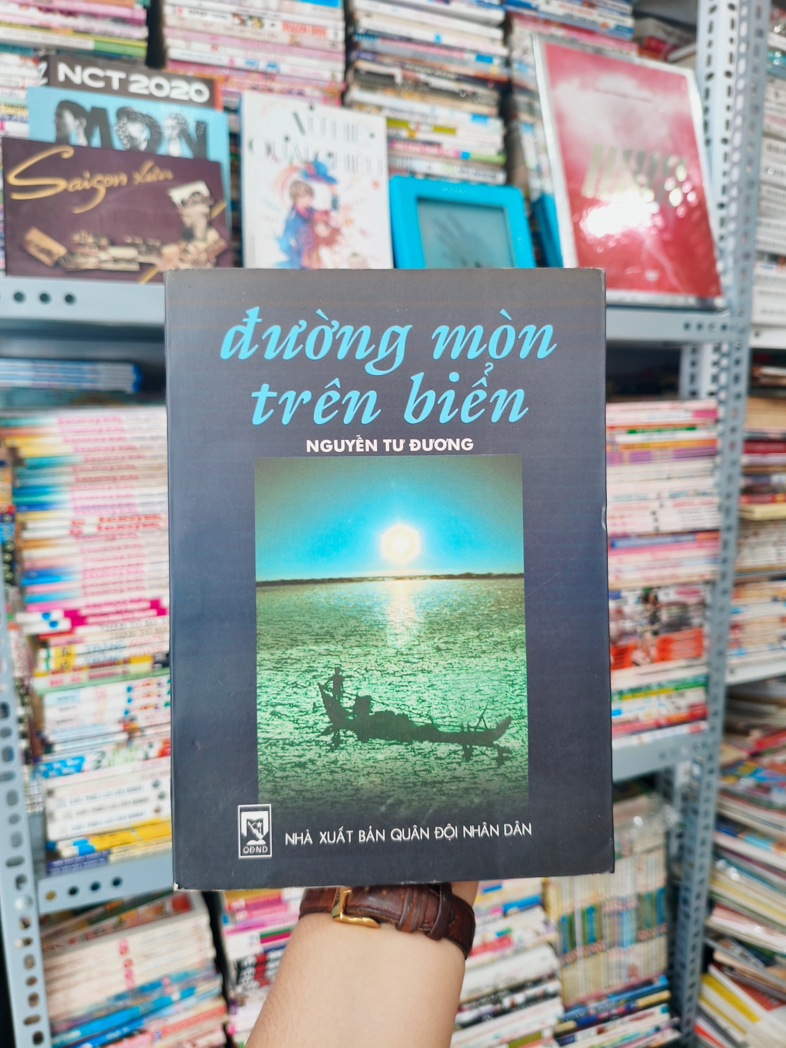 Đường mòn trên biển 