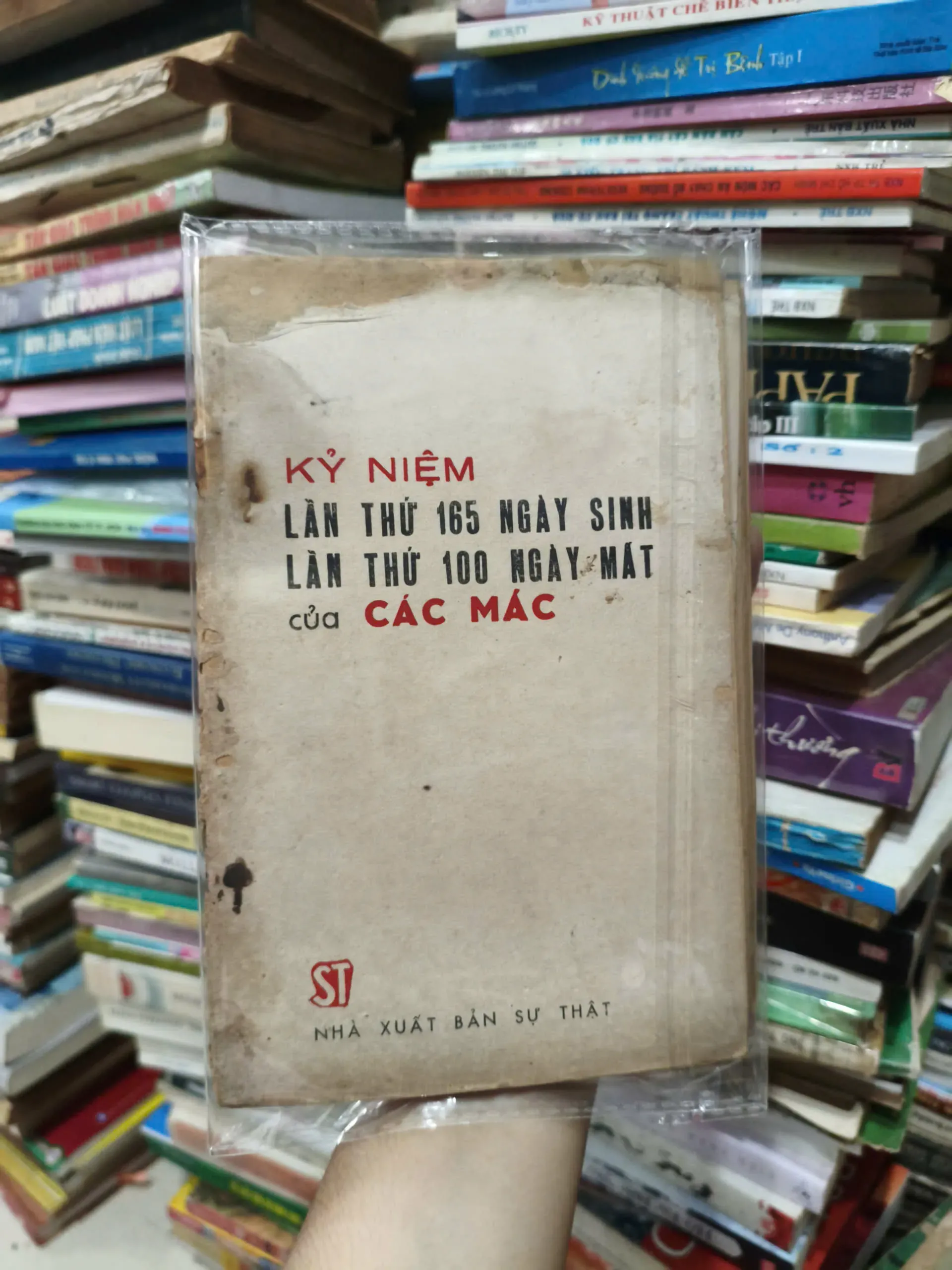 Kỹ niệm lần thứ 165 ngày sinh lần thứ 100 ngày mất của Các Mác by  - Sách Book Cover - Ngọc Hiển Books