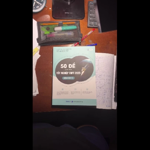 Sách 50 đề minh hoạ THPT môn lí ( Moon Book )