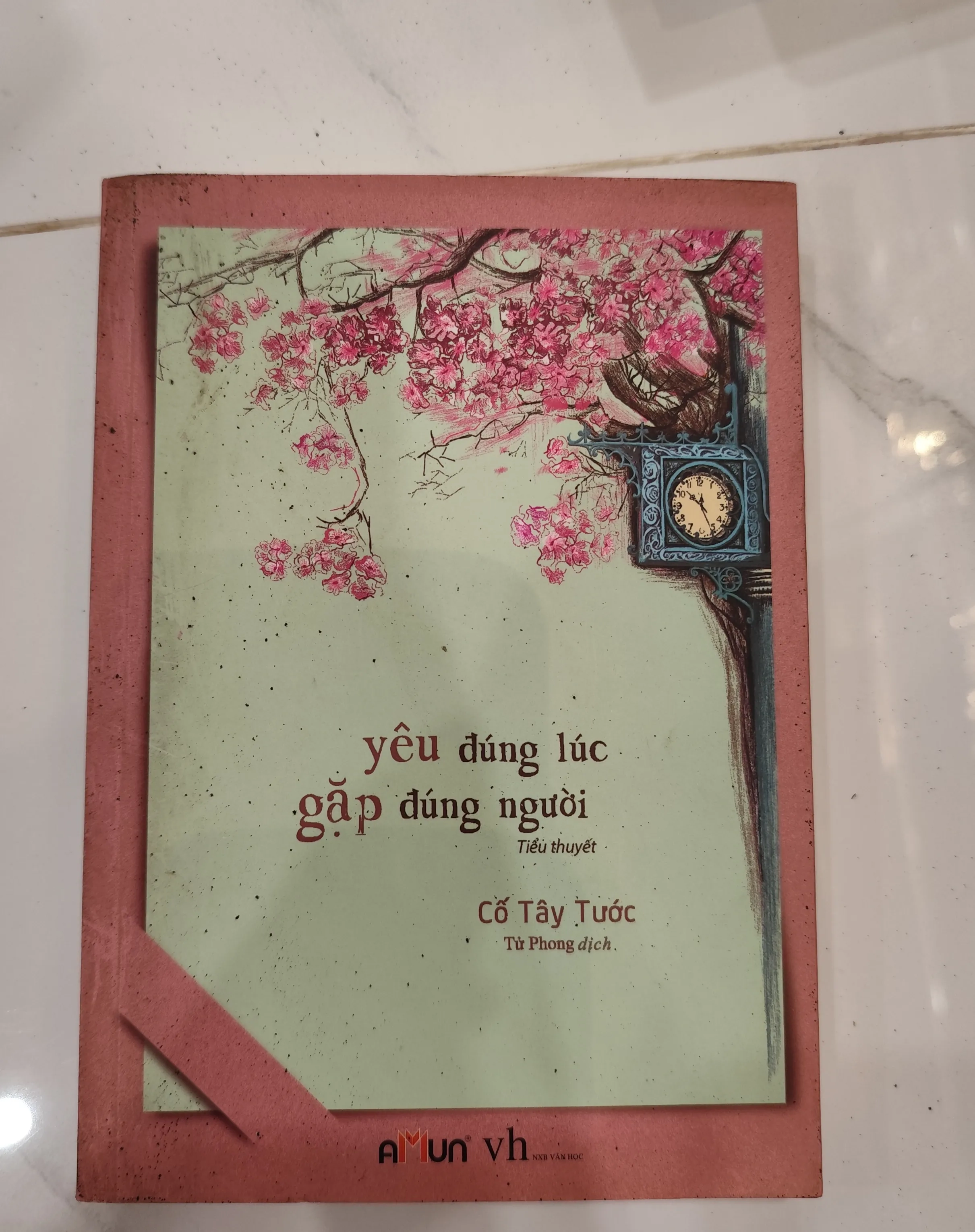 Yêu đúng lúc gặp đúng người by  - Sách Book Cover - Ngọc Hiển Books
