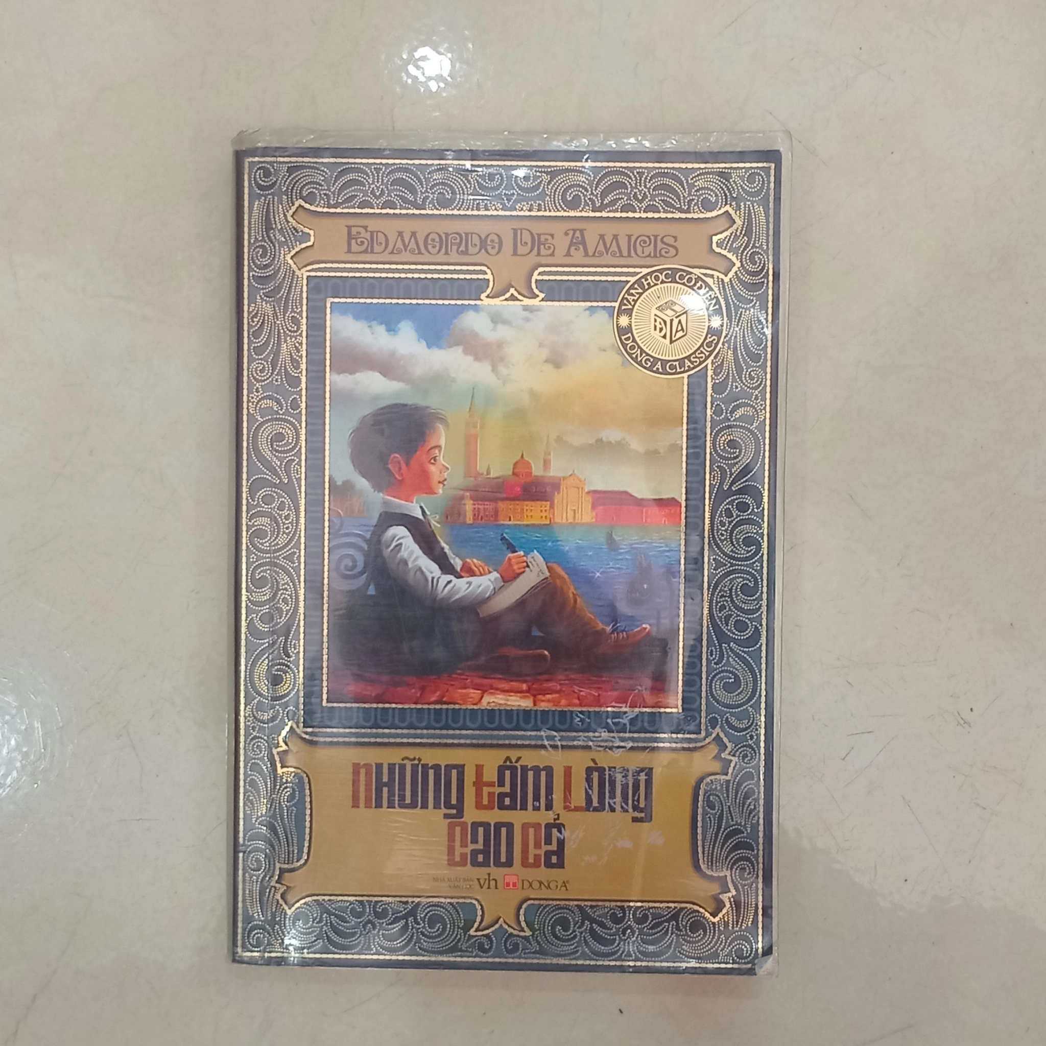 Những tấm lòng cao cả 📚 by Edmondo De Amicis (dịch: Hoàng Thiếu Sơn) - Sách Book Cover - Ngọc Hiển Books