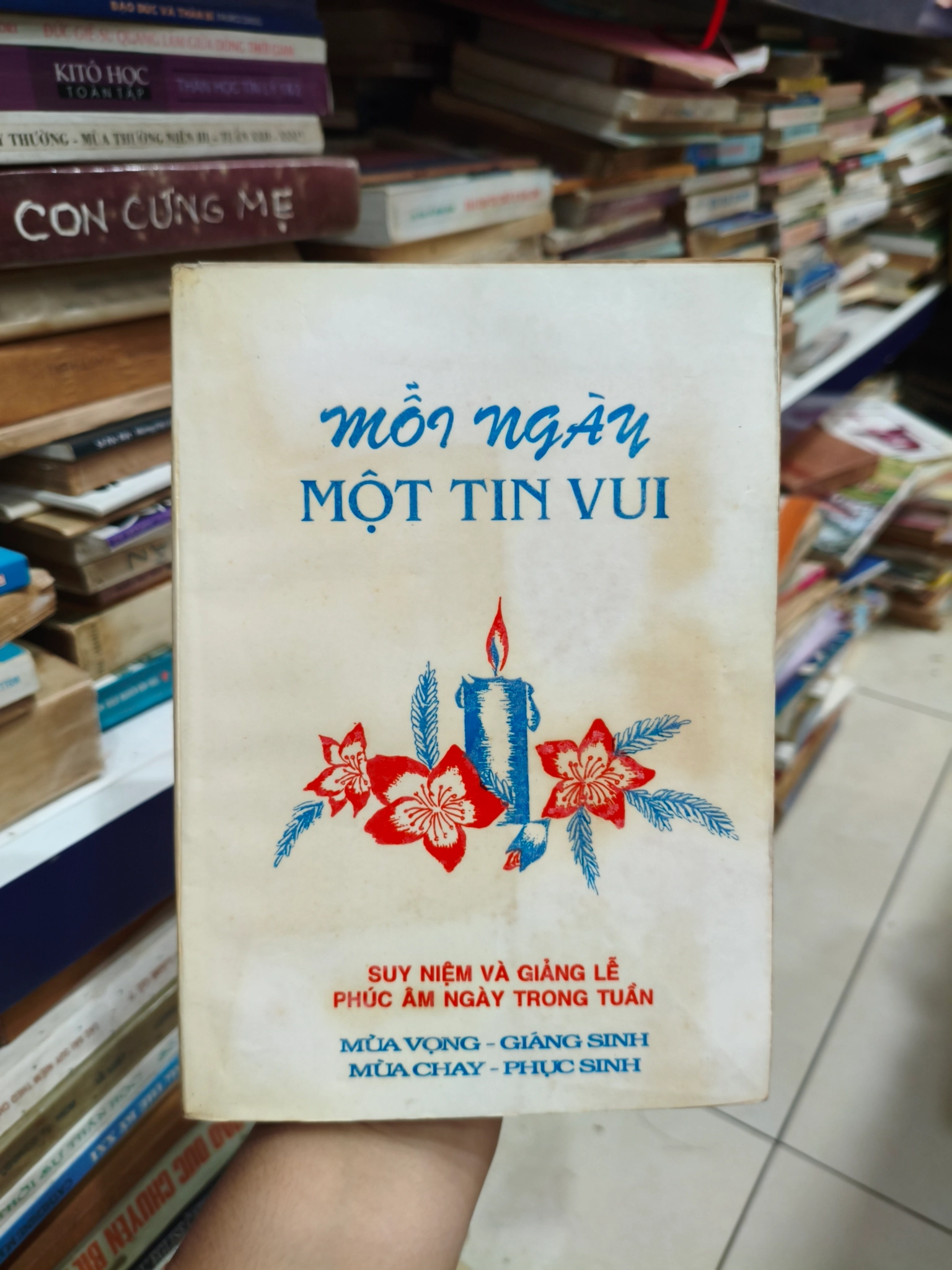 Mỗi ngày một tin vui 🌱 by  - Sách Book Cover - Ngọc Hiển Books