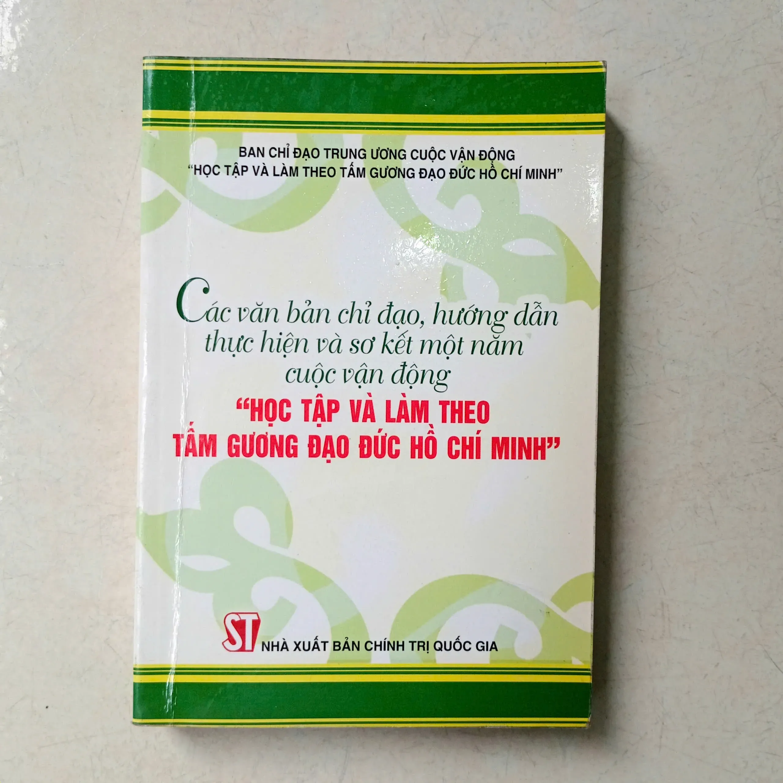 Các Văn Bản Chỉ Đạo Hướng dẫn Thực Hiện "Học tập và làm theo tấm gương đạo đức Hồ Chí Minh by Vũ Văn Phúc (chủ biên); Trương Minh - Sách Book Cover - Ngọc Hiển Books