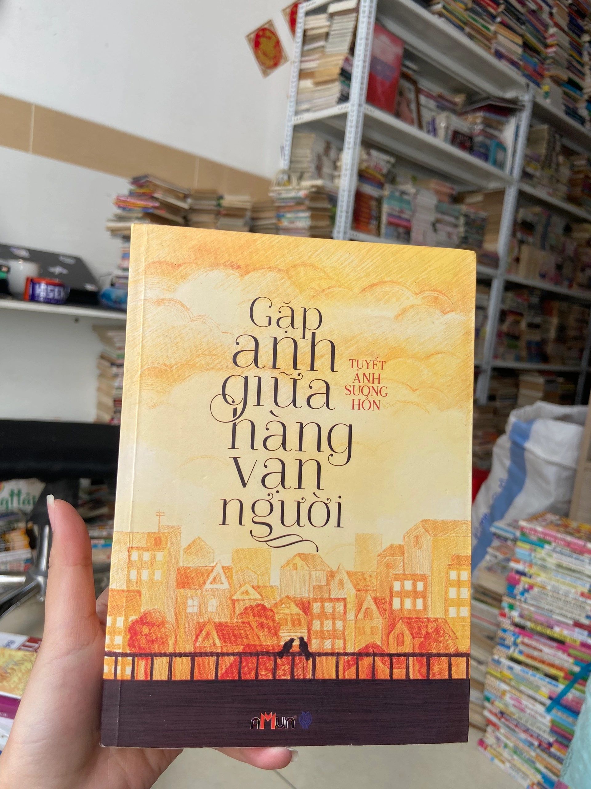 Gặp Anh Giữa Hàng Vạn Người by  - Sách Book Cover - Ngọc Hiển Books