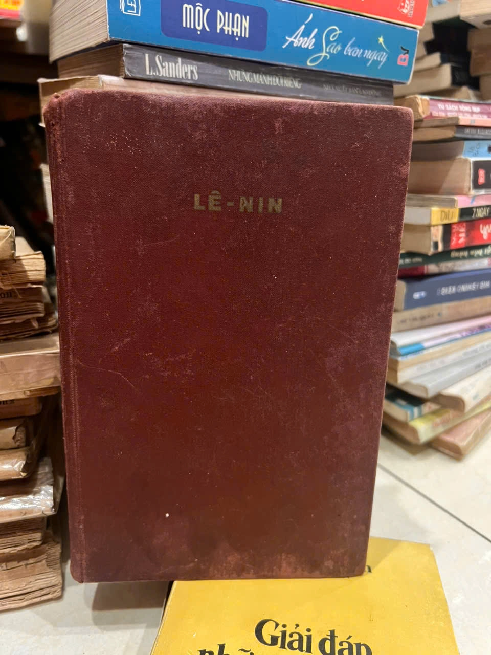 Lê - Nin . by  - Sách Book Cover - Ngọc Hiển Books