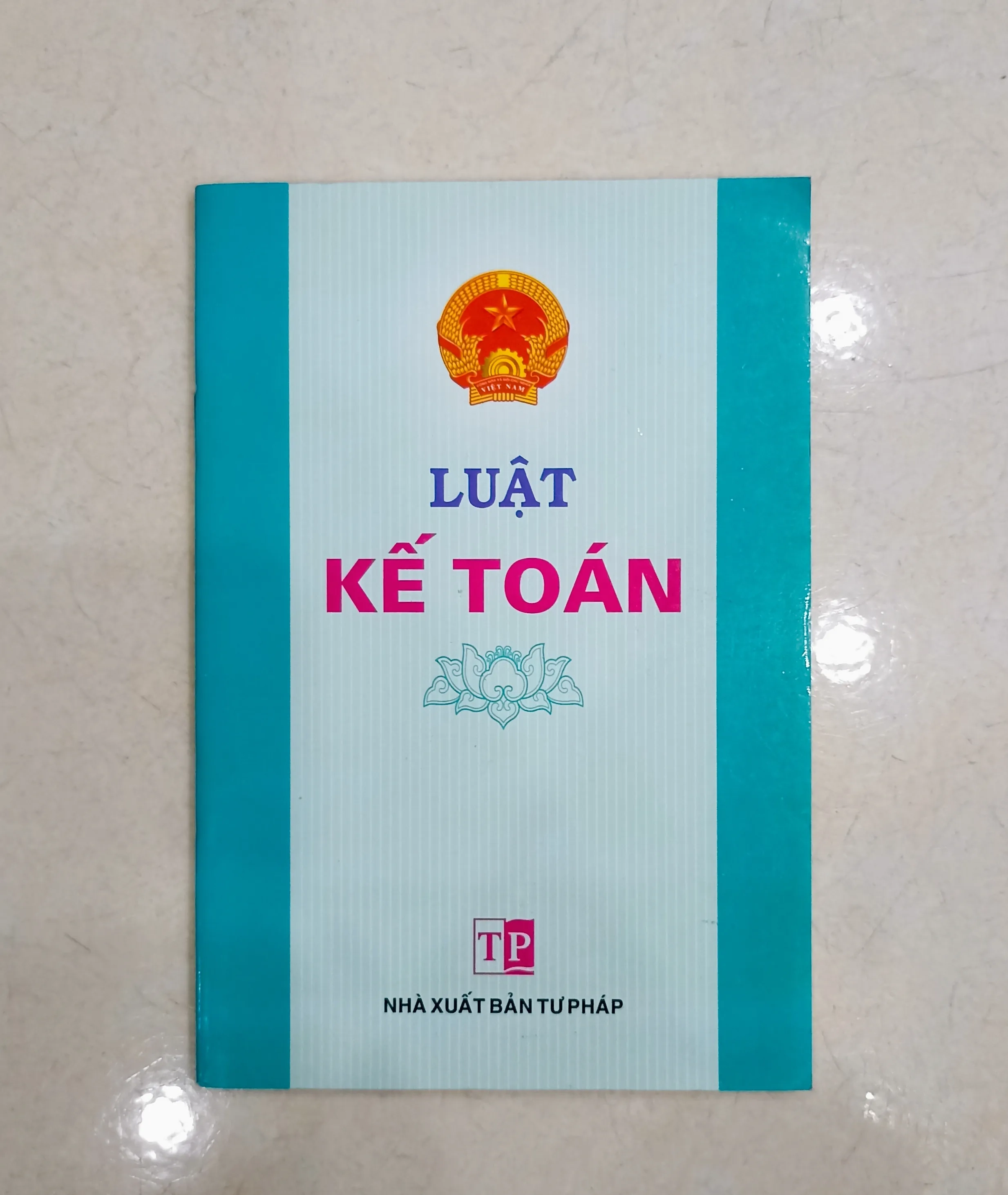 Luật kế toán 🌻 by  - Sách Book Cover - Ngọc Hiển Books