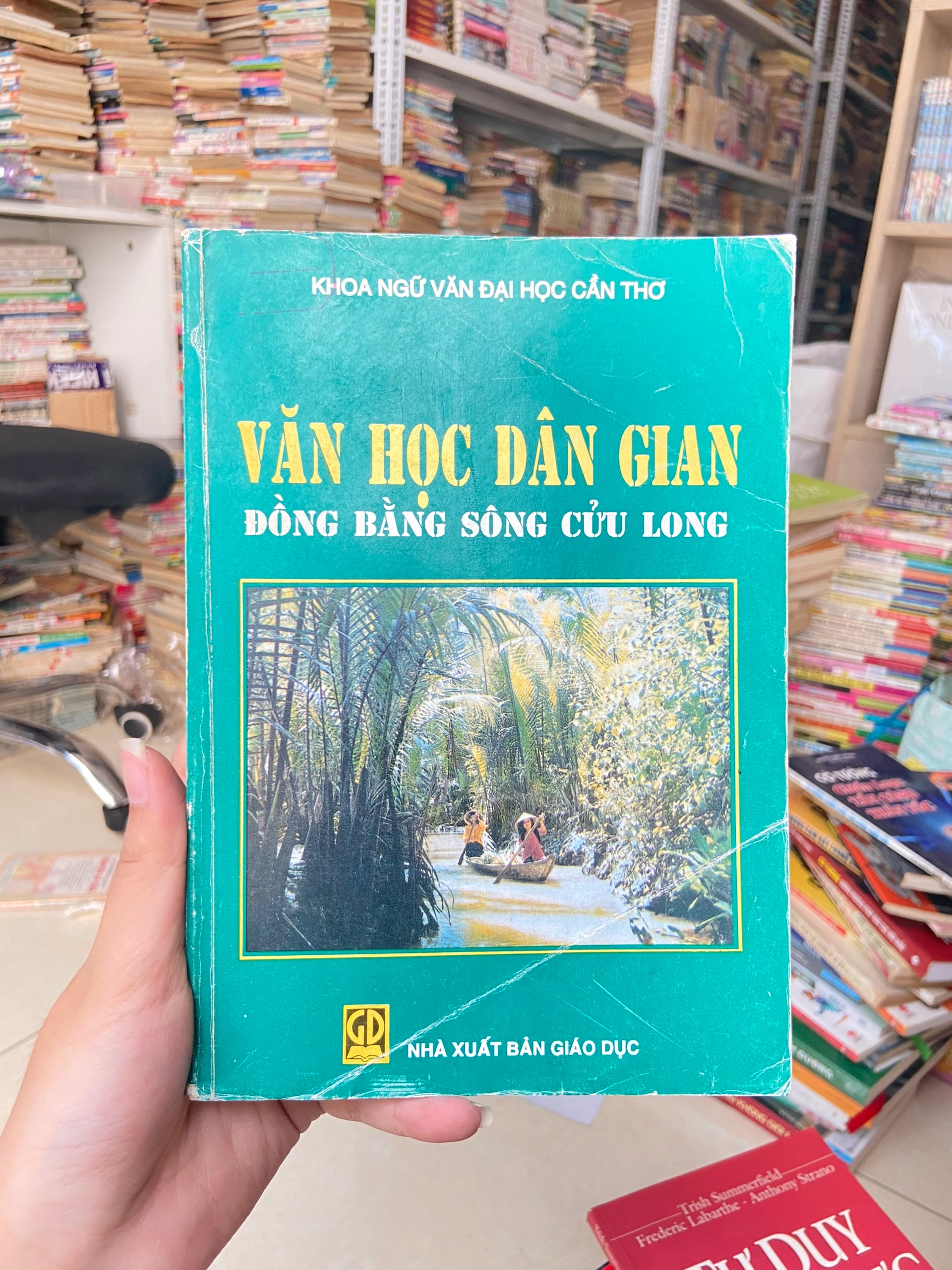 Văn Học Dân Gian Đồng Bằng Sông Cửu Long by Khoa Ngữ văn, Đại học Cần Thơ (tập biên soạn: Hà Thắng, Nguyễn Hoa Bằng, Nguyễn Lâm Điền) - Sách Book Cover - Ngọc Hiển Books