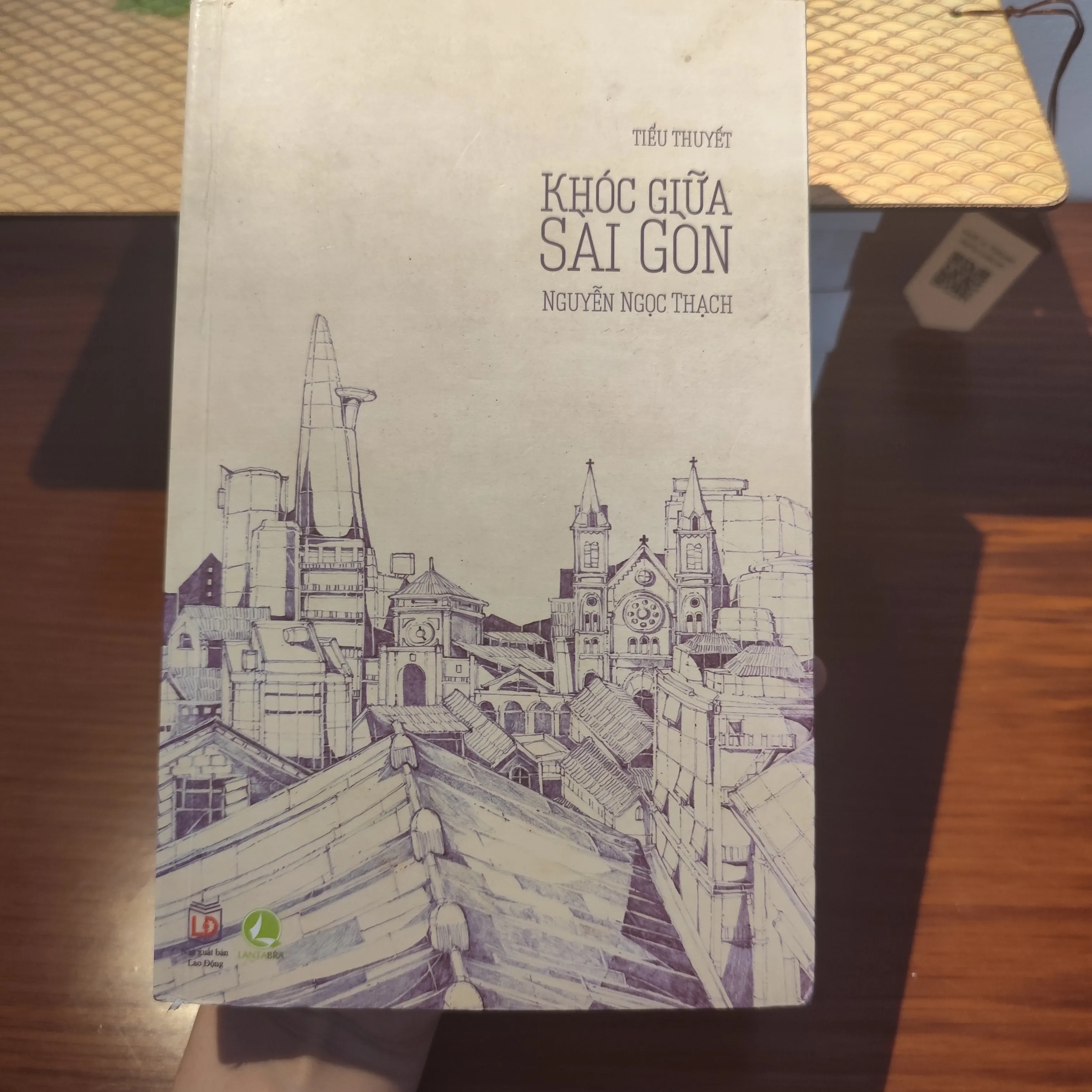 Khóc giữa Sài Gòn - Nguyễn Ngọc Thạch by  - Sách Book Cover - Ngọc Hiển Books