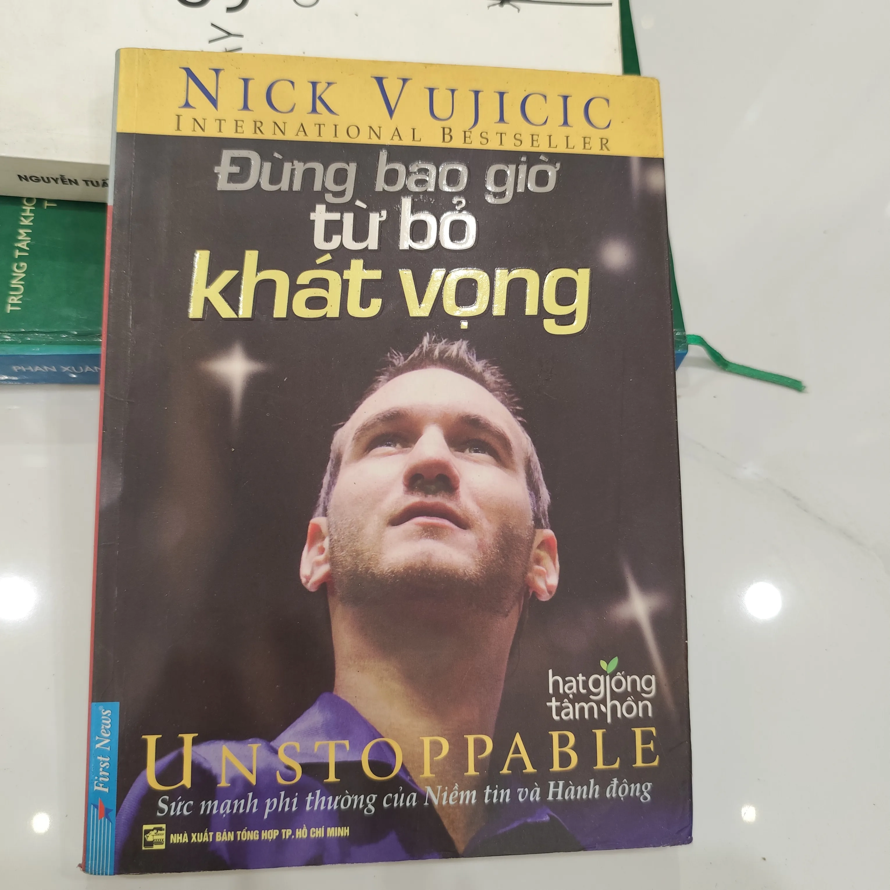 Đừng bao giờ từ bỏ khát vọng by  - Sách Book Cover - Ngọc Hiển Books