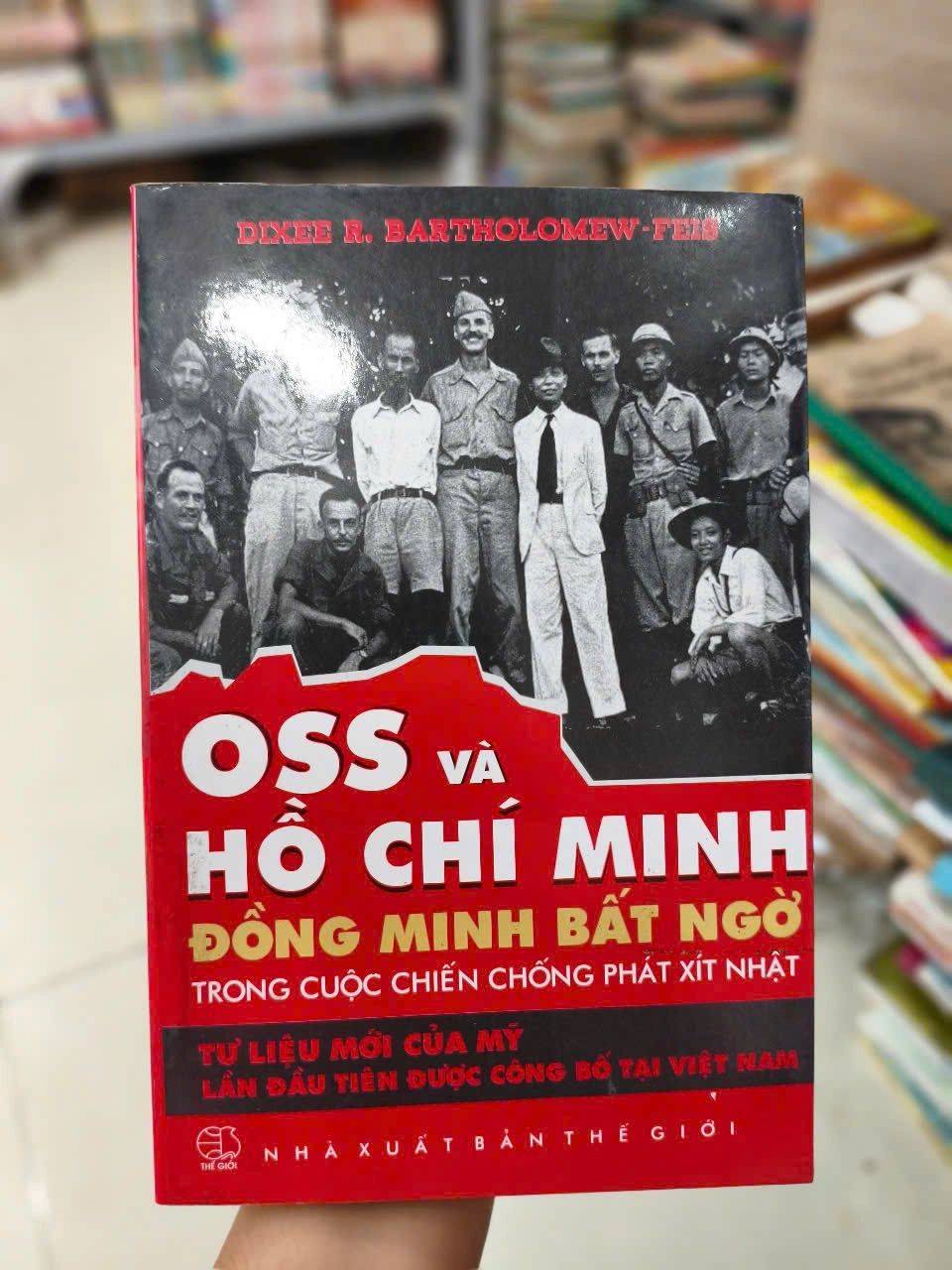 OSS Và Hồ Chí Minh Đồng Minh Bất Ngờ Trong Cuộc Chiến Chống Phát Xít Nhật by  - Sách Book Cover - Ngọc Hiển Books