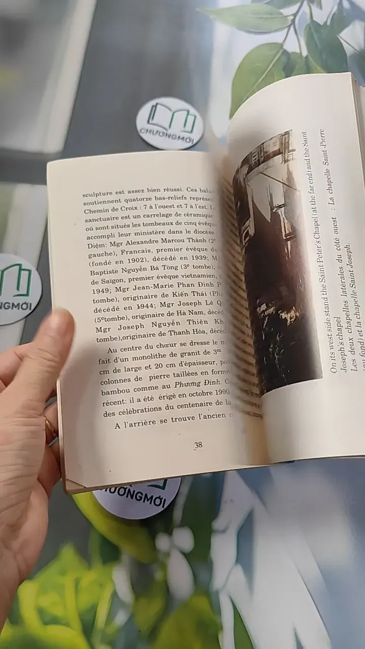 [MIỄN PHÍ BỌC SÁCH] [XƯA] Song ngữ Évêché de Phat Diem (Phat Diem Bishop's House) (1995) 754429