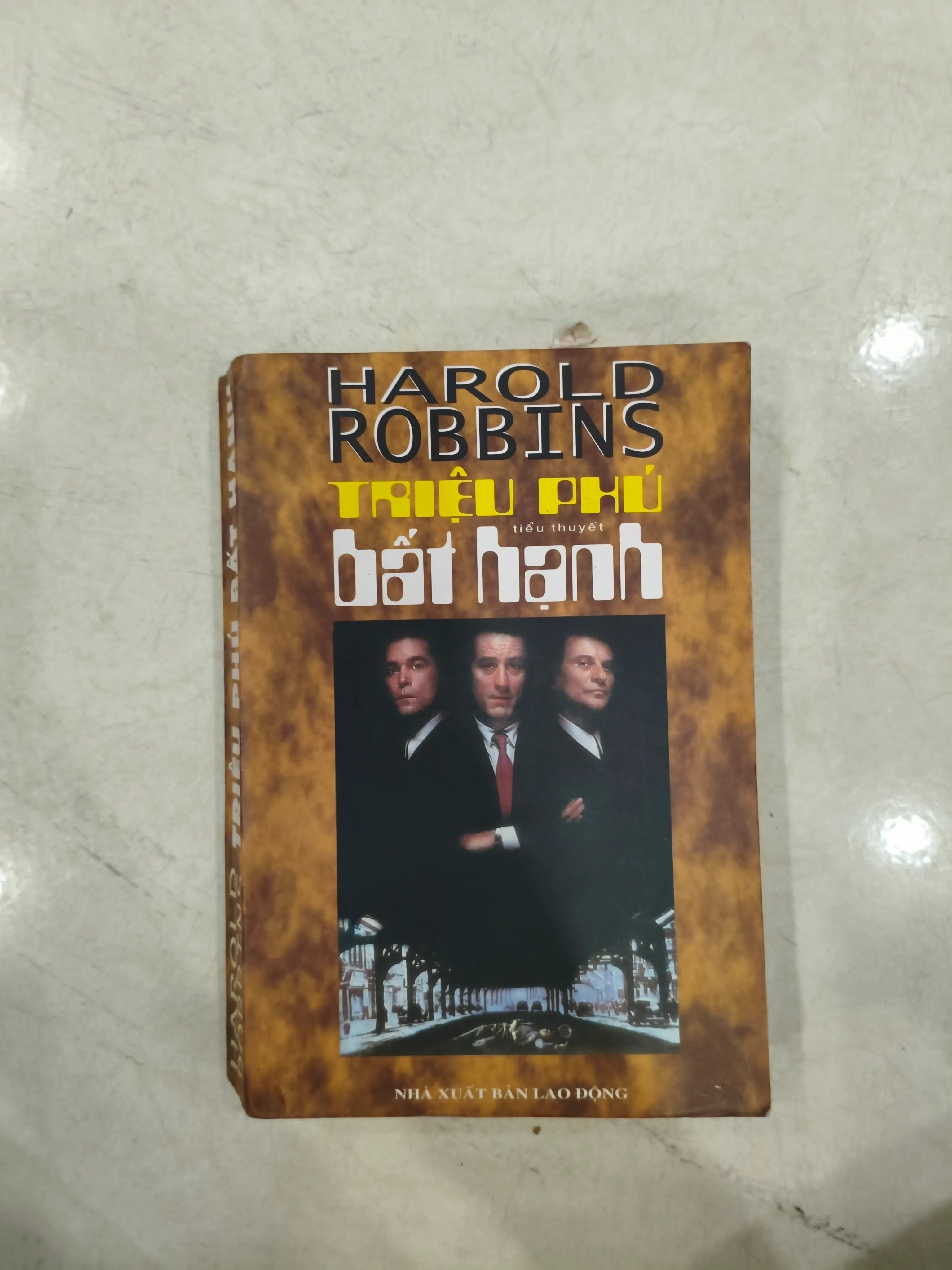 Triệu phú bất hạnh 🌱 by  - Sách Book Cover - Ngọc Hiển Books