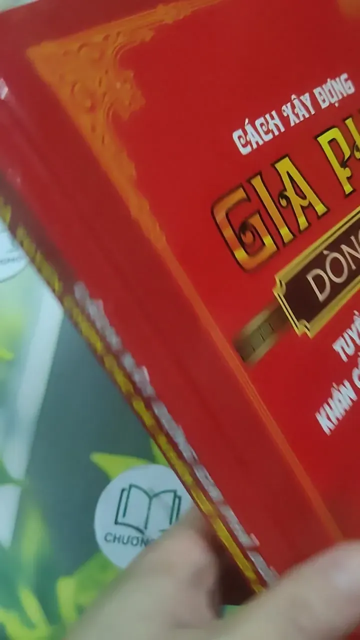 [MIỄN PHÍ BỌC SÁCH] Cách Xây Dựng Gia Phả Dòng Tộc Và Tuyển Chọn Các Bài Khấn Cổ Truyền C 727378