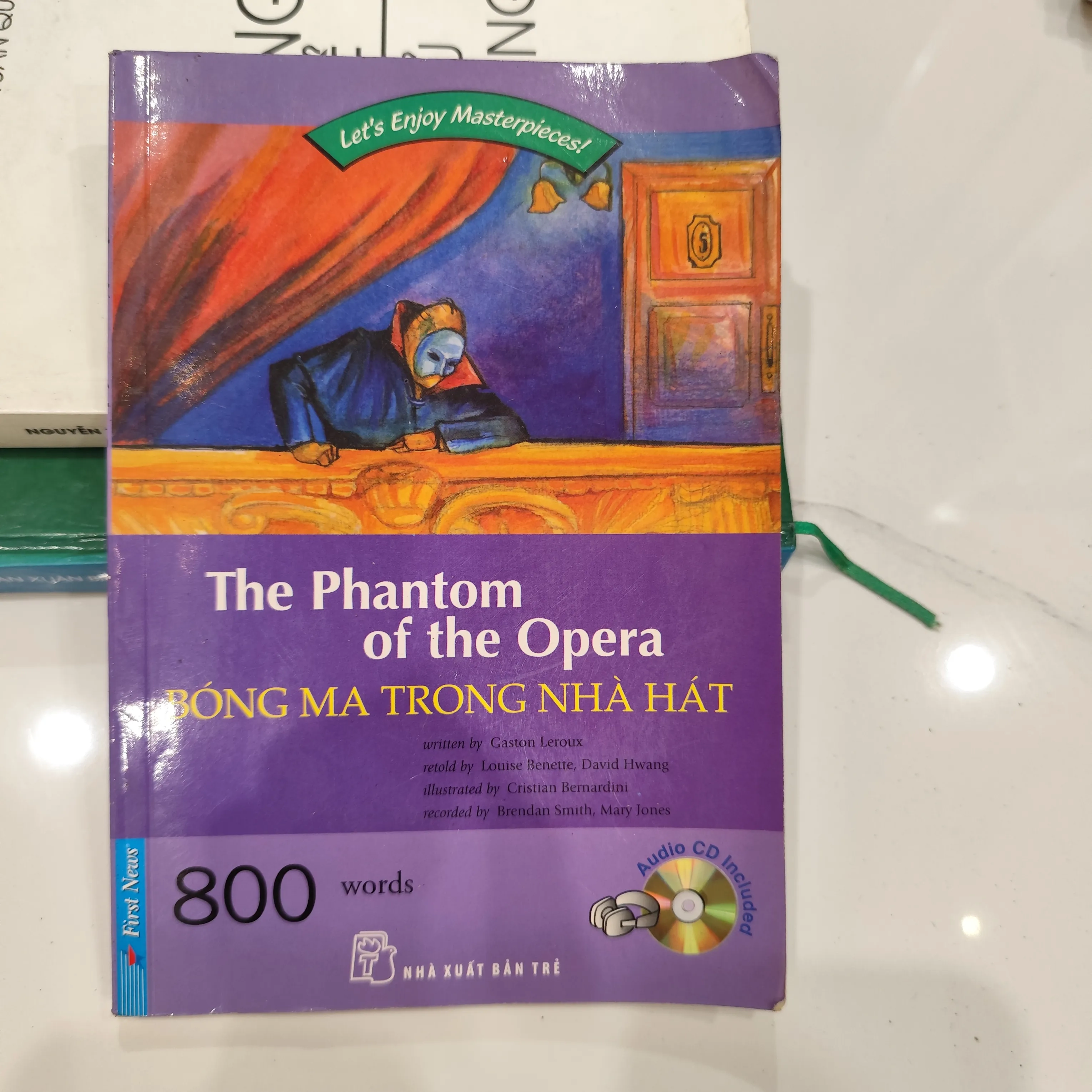 The Phantom of the Opera" (Bóng ma trong nhà hát).kèm đĩa by  - Sách Book Cover - Ngọc Hiển Books