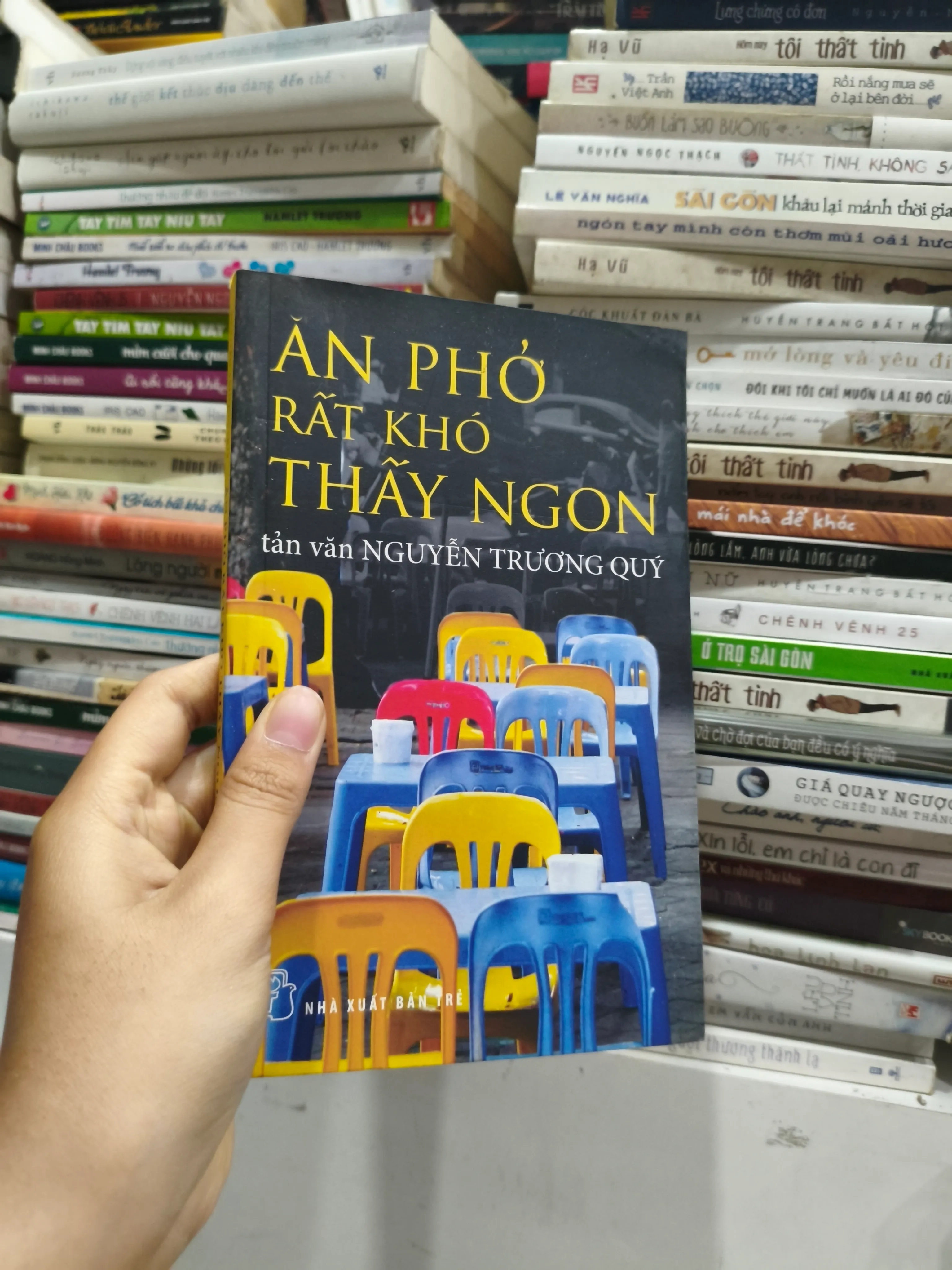 Ăn phở rất khó thấy ngon 🌱 by  - Sách Book Cover - Ngọc Hiển Books