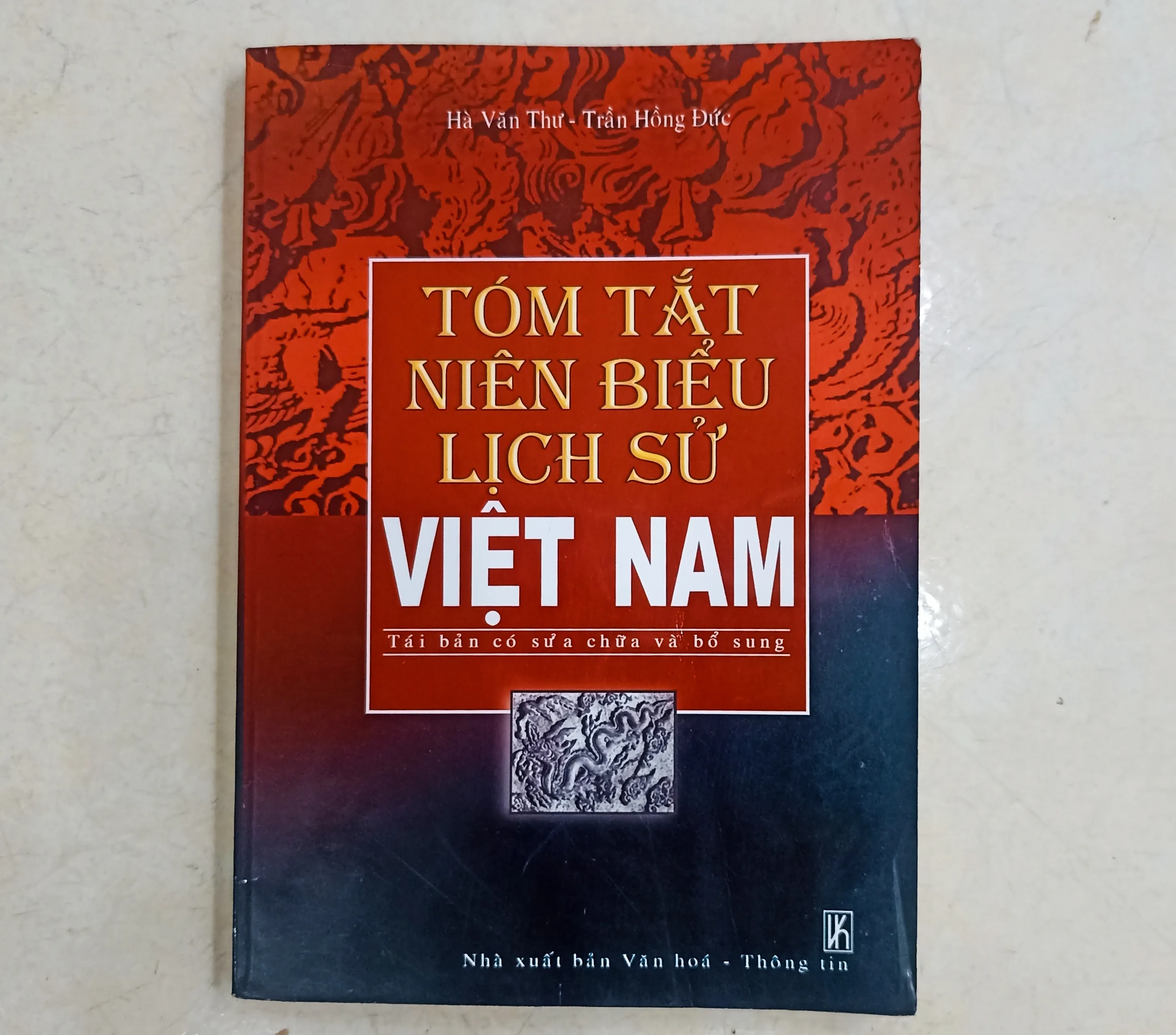 Tóm tắt niên biểu lịch sử Việt Nam 🌻 by  - Sách Book Cover - Ngọc Hiển Books