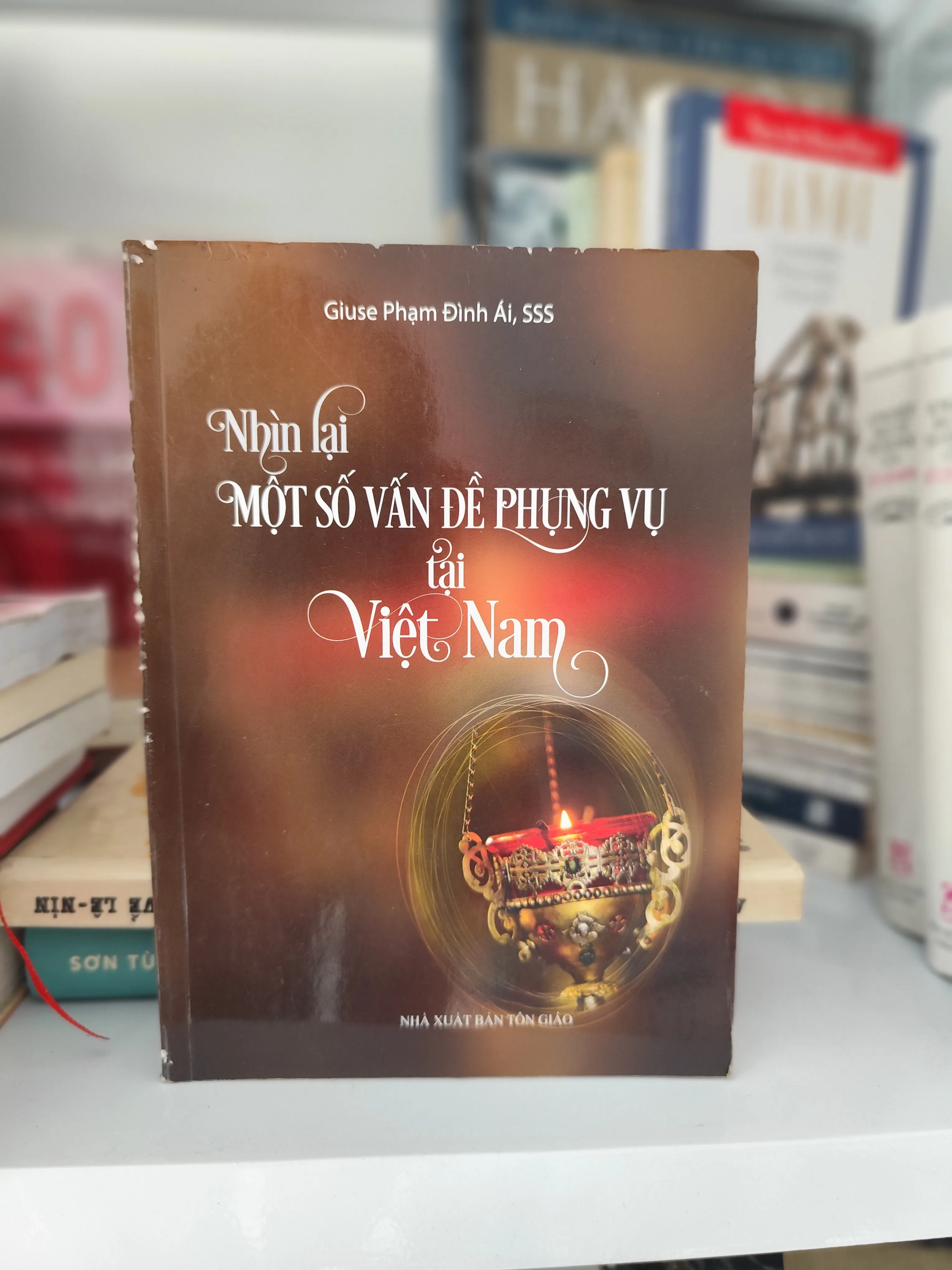 Nhìn lại một số vấn đề phụng vụ tại Việt Nam by  - Sách Book Cover - Ngọc Hiển Books