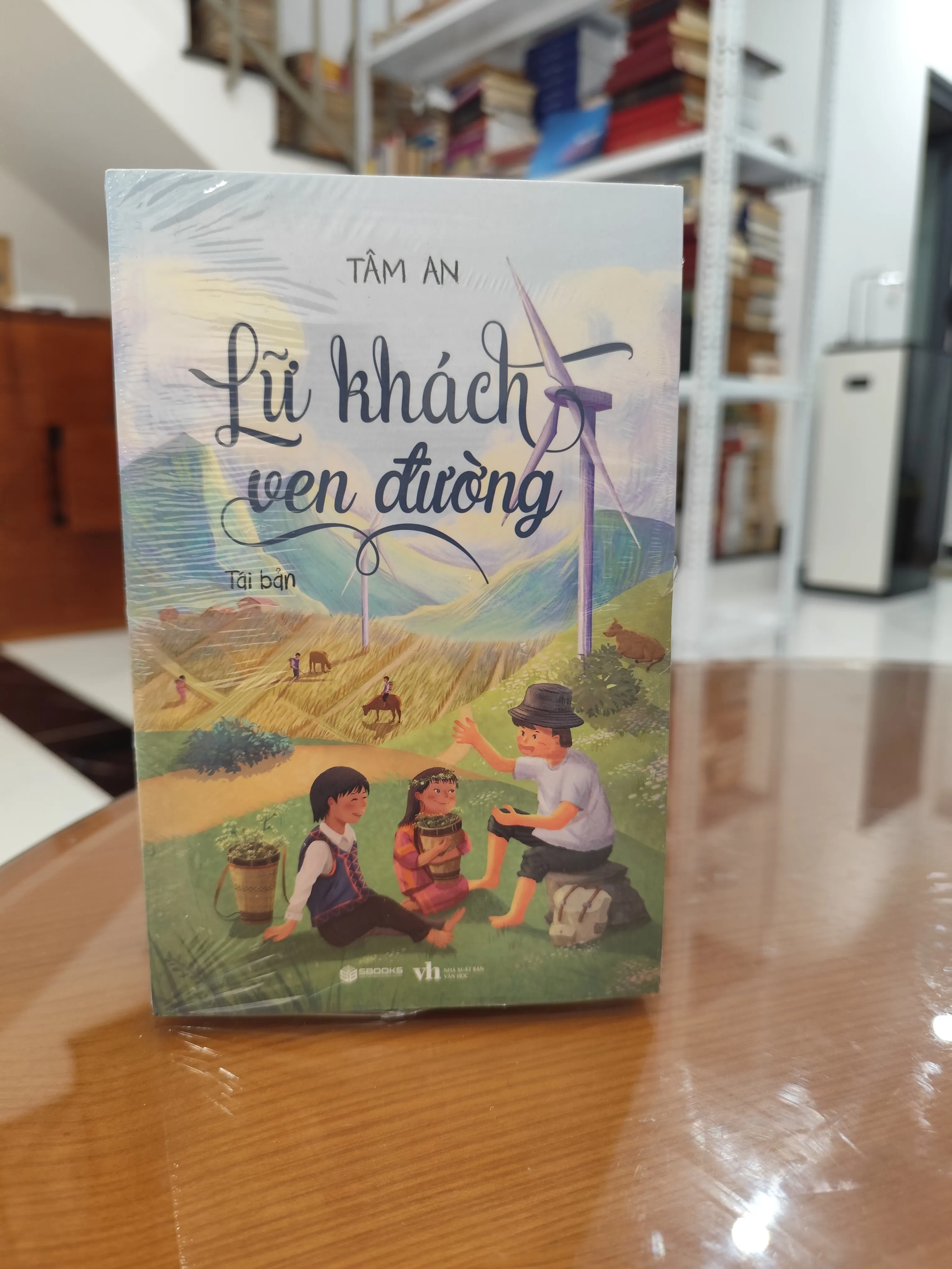 Lữ khách ven đường by  - Sách Book Cover - Ngọc Hiển Books