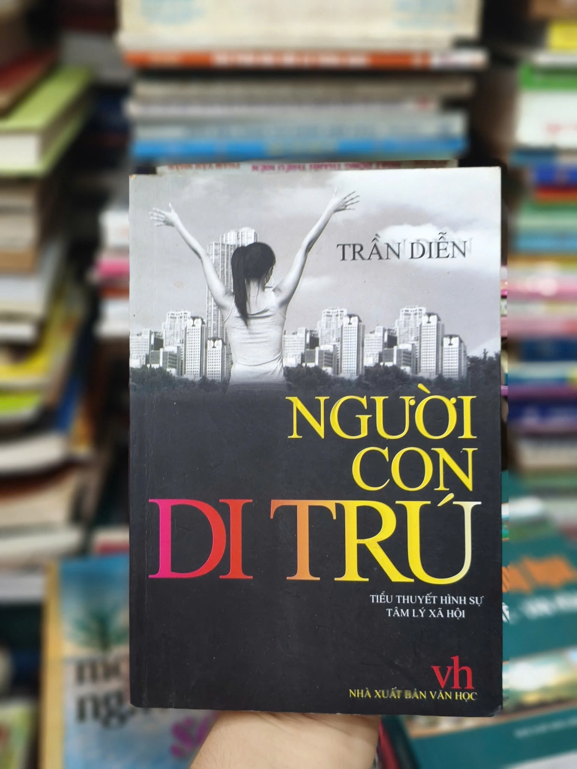 Người Con DI Trú by Trần Diễn - Sách Book Cover - Ngọc Hiển Books