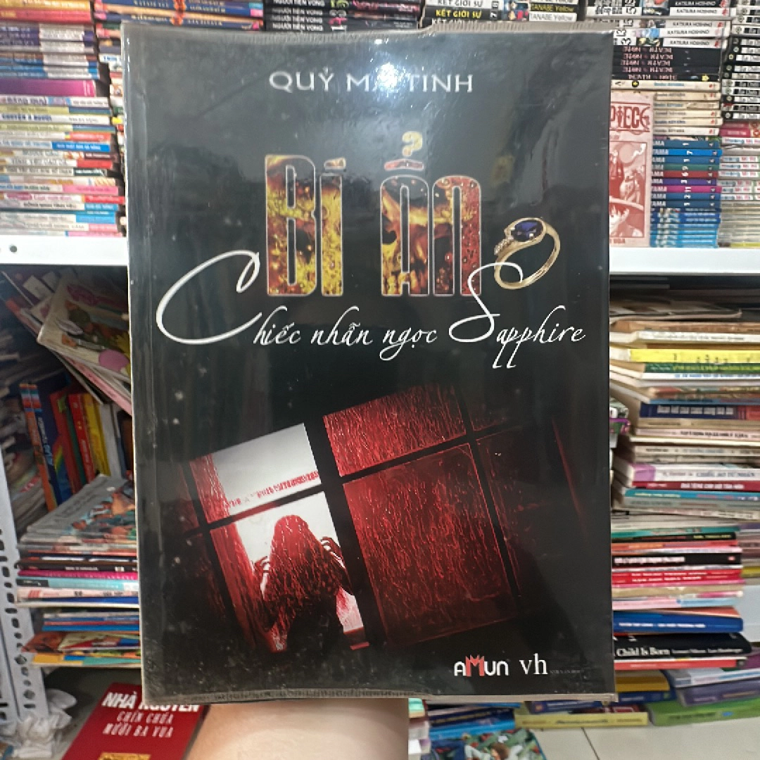 Bí ẩn chiếc nhẫn ngọc Sapphire by  - Sách Book Cover - Ngọc Hiển Books