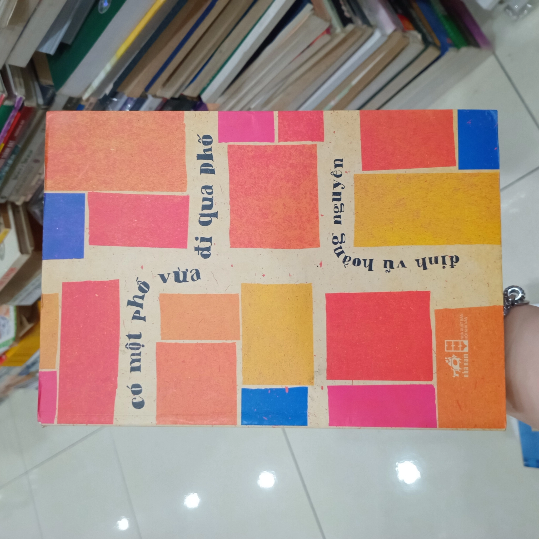 Có một phố vừa đi qua phố 