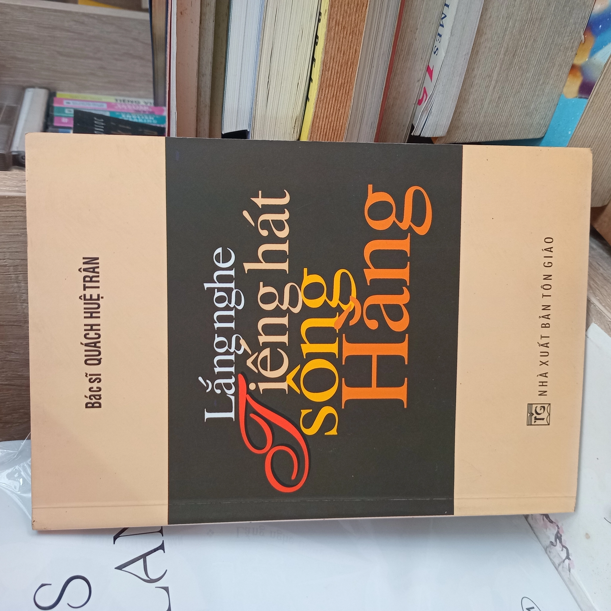 Lắng Nghe Tiếng Hát Sông Hằng 📚 by Quách Huệ Trân - Sách Book Cover - Ngọc Hiển Books