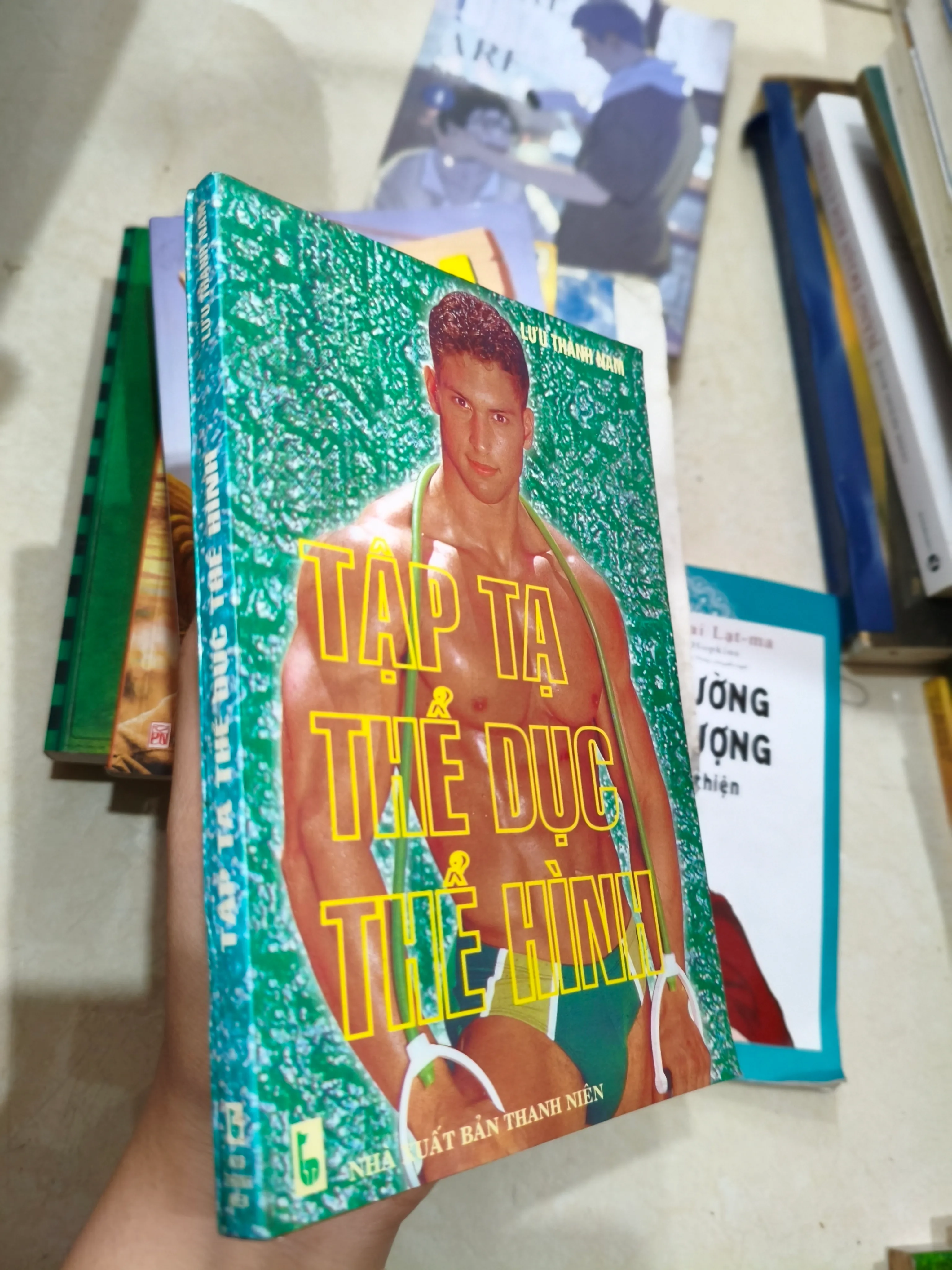 Tập tạ thể dục thể hình 🌱 by  - Sách Book Cover - Ngọc Hiển Books