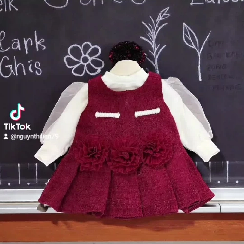 ❌❌ Set váy dạ bé yêu xinh xỉu . Bé diện tết bao xinh
🦋🦋Chất dạ l1 dầy đẹp đính hoa nổi