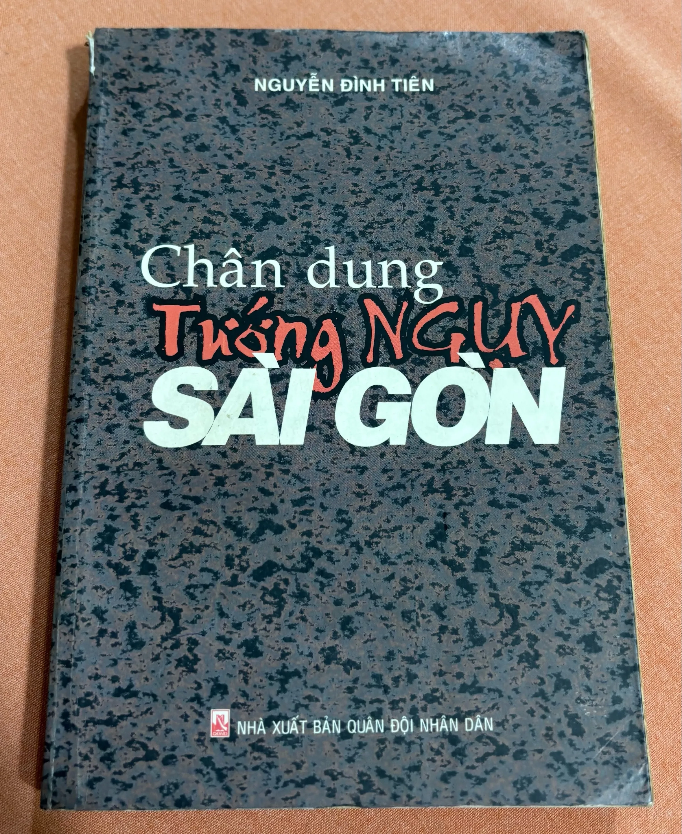 chân dung tướng Nguỵ Sài Gòn 🌊 by  - Sách Book Cover - Ngọc Hiển Books