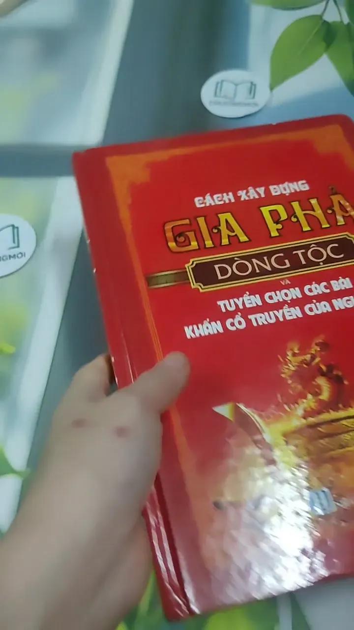 [MIỄN PHÍ BỌC SÁCH] Cách Xây Dựng Gia Phả Dòng Tộc Và Tuyển Chọn Các Bài Khấn Cổ Truyền C 727378