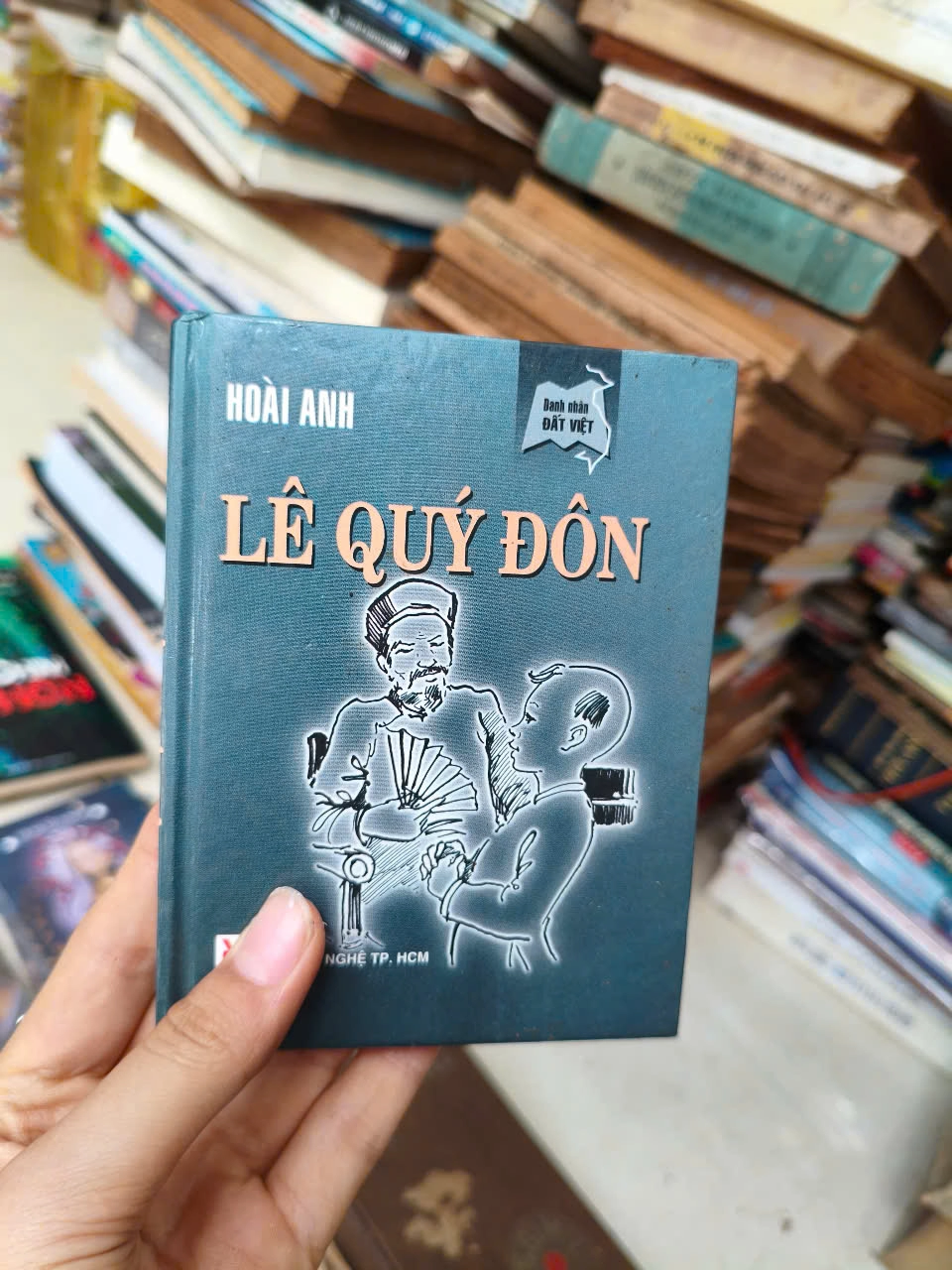 LÊ QUÝ ĐÔN - Hoài Anh by Trần Trung Phương (bút danh Hoài Anh) - Sách Book Cover - Ngọc Hiển Books