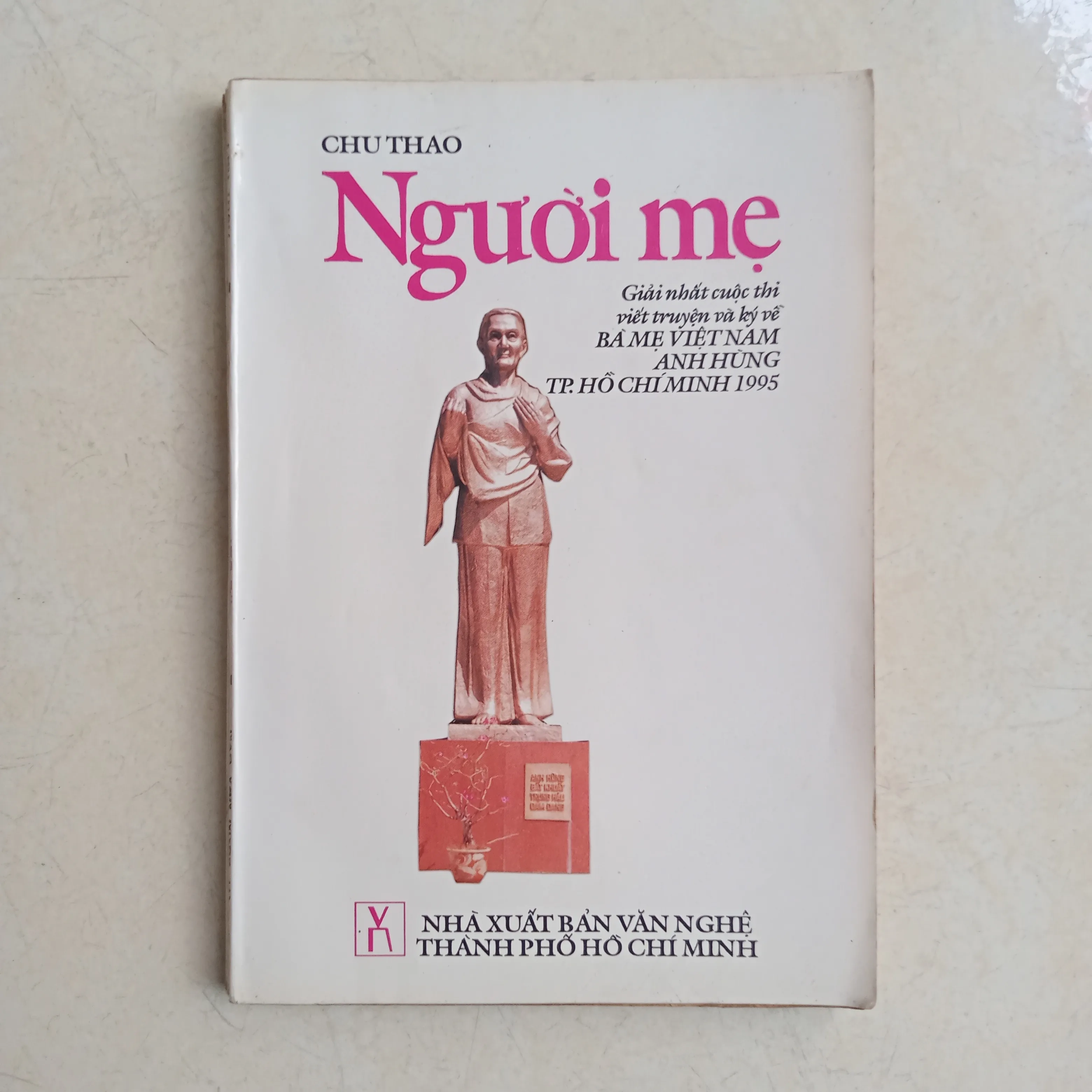 Người Mẹ - Chu Thao by Chu Thao - Sách Book Cover - Ngọc Hiển Books