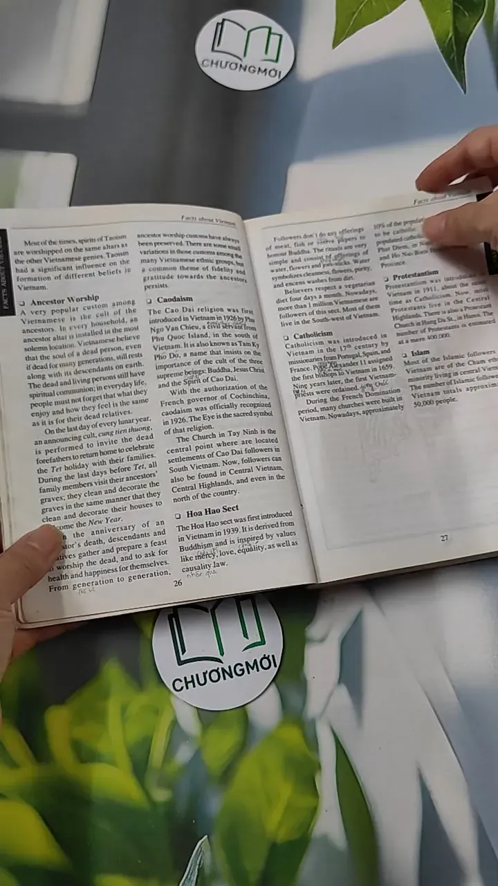 Vietnam Tourist Guidebook - Vietnam National Administration of Tourism 754516