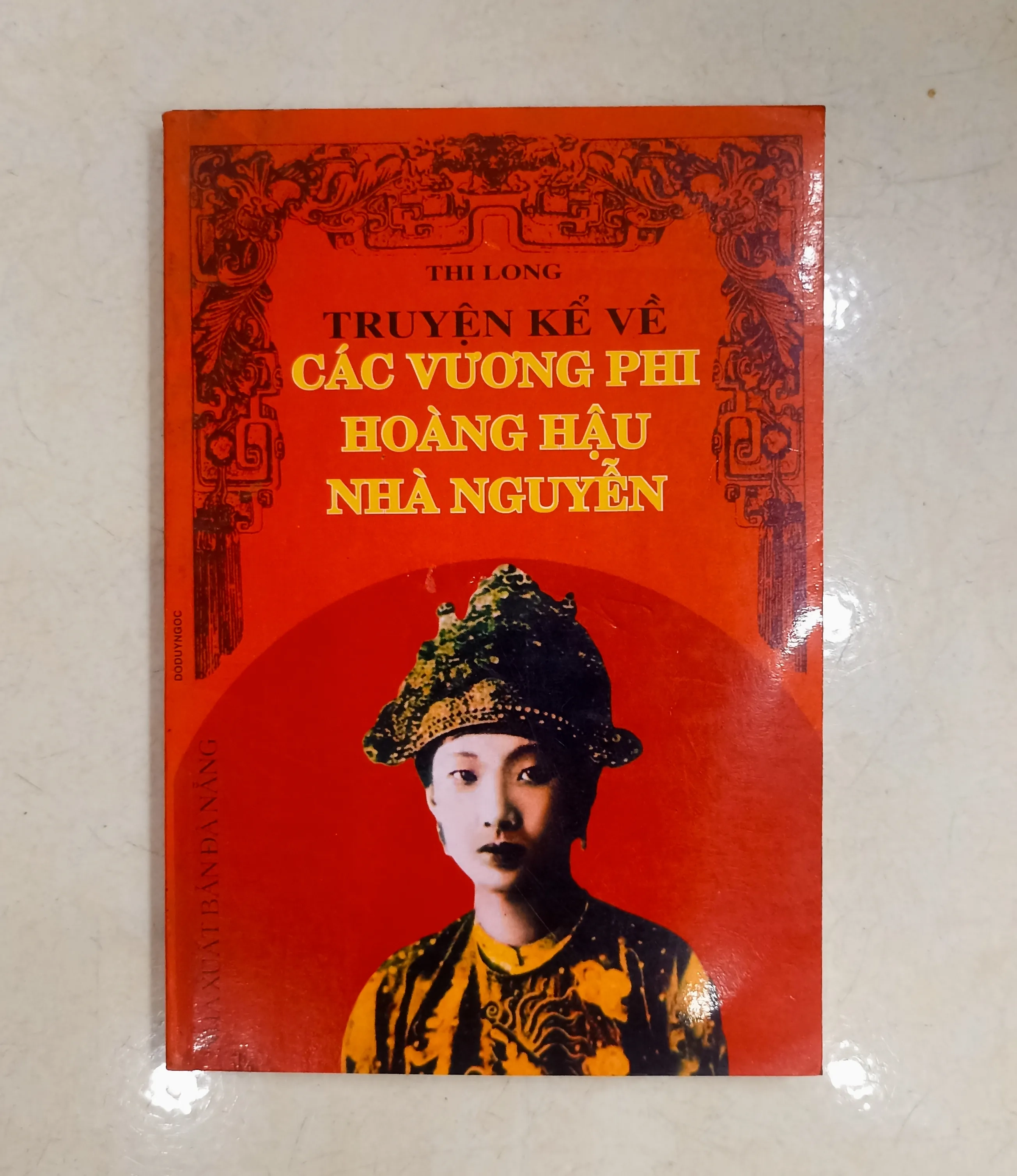 Truyện kể về các vương phi hoàng hậu nhà Nguyễn 🌻 by  - Sách Book Cover - Ngọc Hiển Books