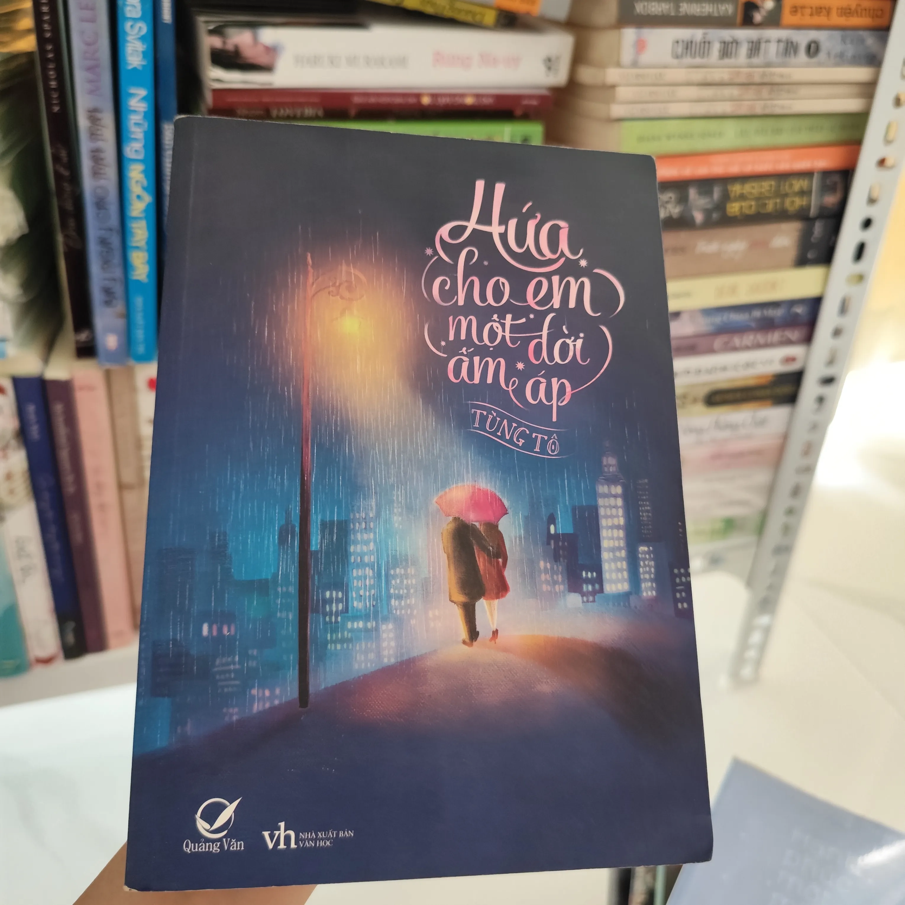 Hứa cho em một đời ấm áp by  - Sách Book Cover - Ngọc Hiển Books