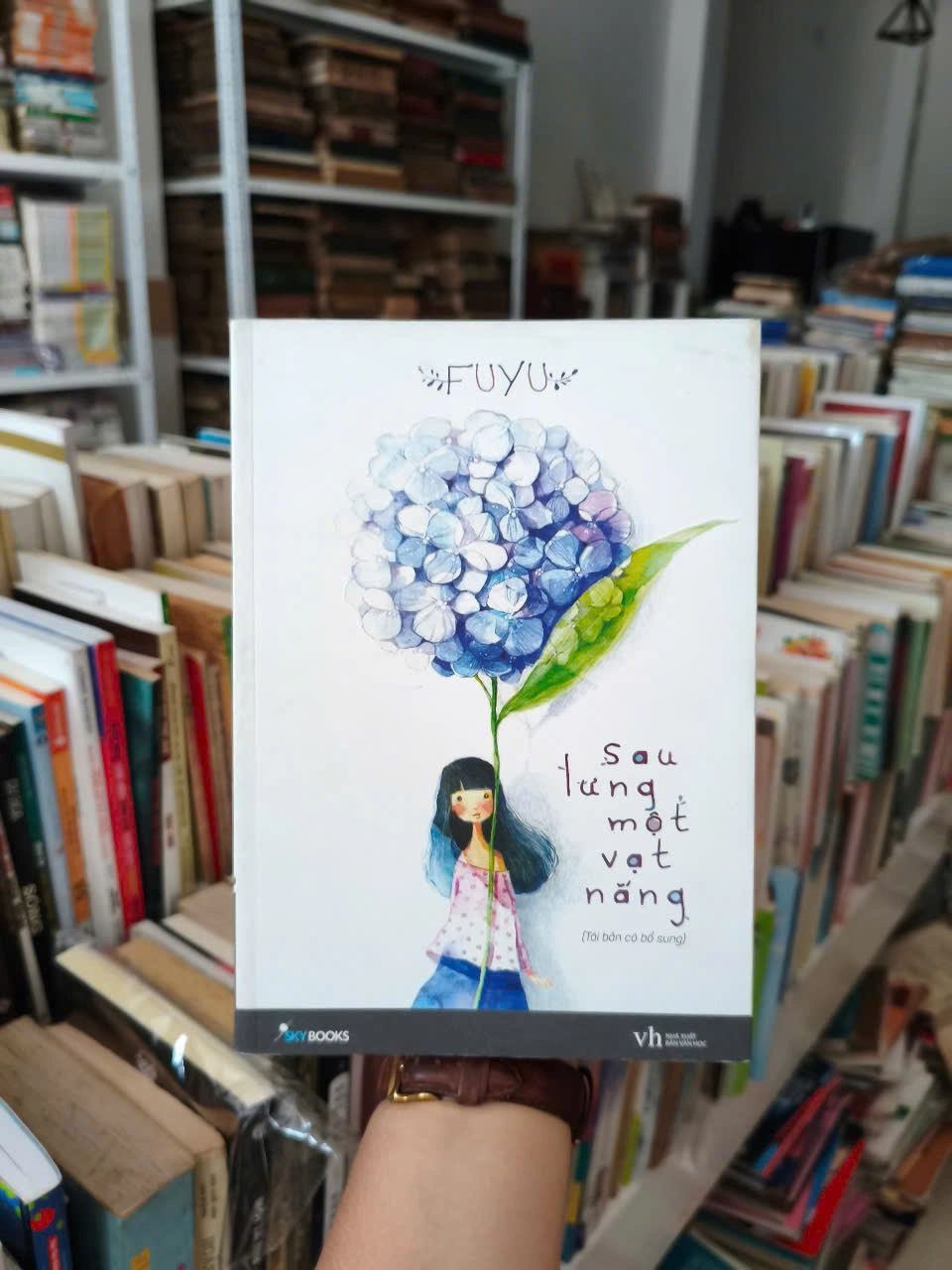 SAU LƯNG MỘT VẠT NẮNG - Fuyu by Fuyu - Sách Book Cover - Ngọc Hiển Books