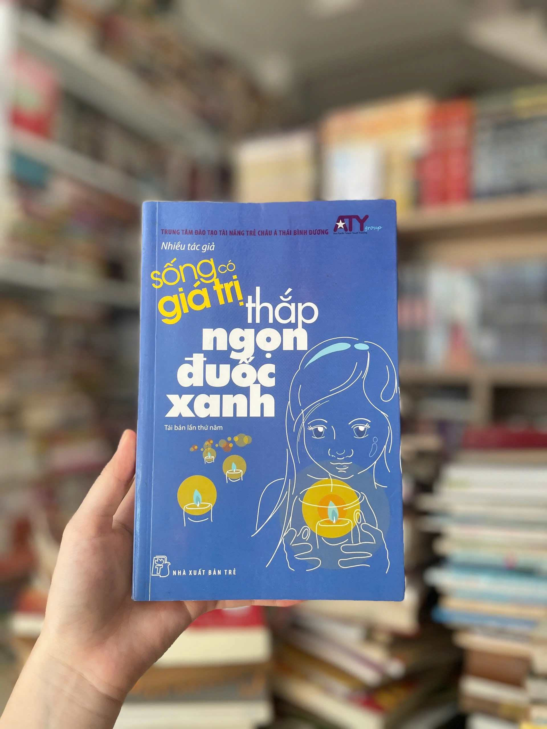 Sống Có Giá Trị - Thắp Ngọn Đuốc Xanh by Nhiều Tác Giả - Sách Book Cover - Ngọc Hiển Books