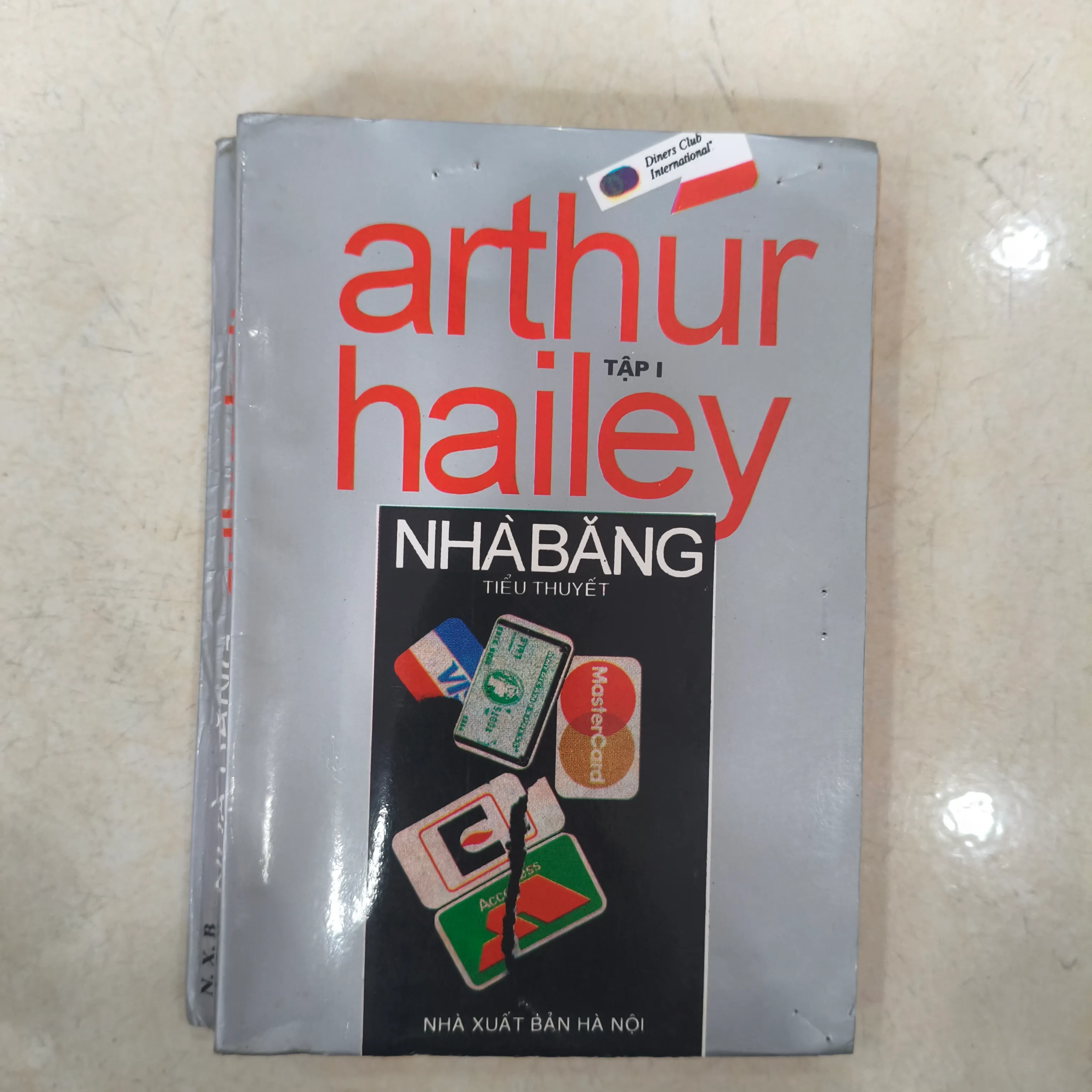 Nhà băng tập 1 🌱 by  - Sách Book Cover - Ngọc Hiển Books