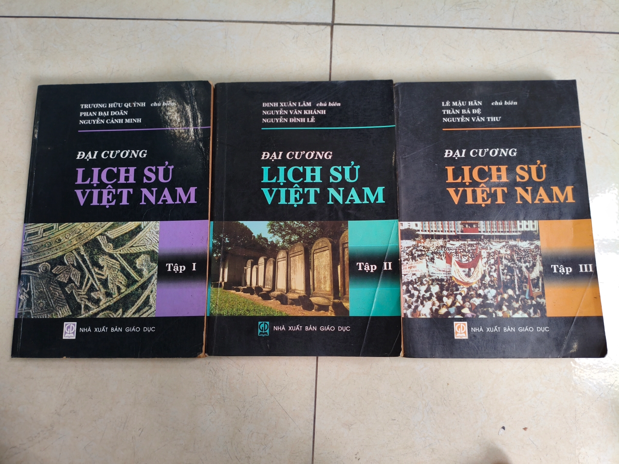 Đại cương lịch sự Việt Nam 🌱 by Lê Mậu Hãn (chủ biên), Trần Bá Đệ, Nguyễn Văn Thư - Sách Book Cover - Ngọc Hiển Books