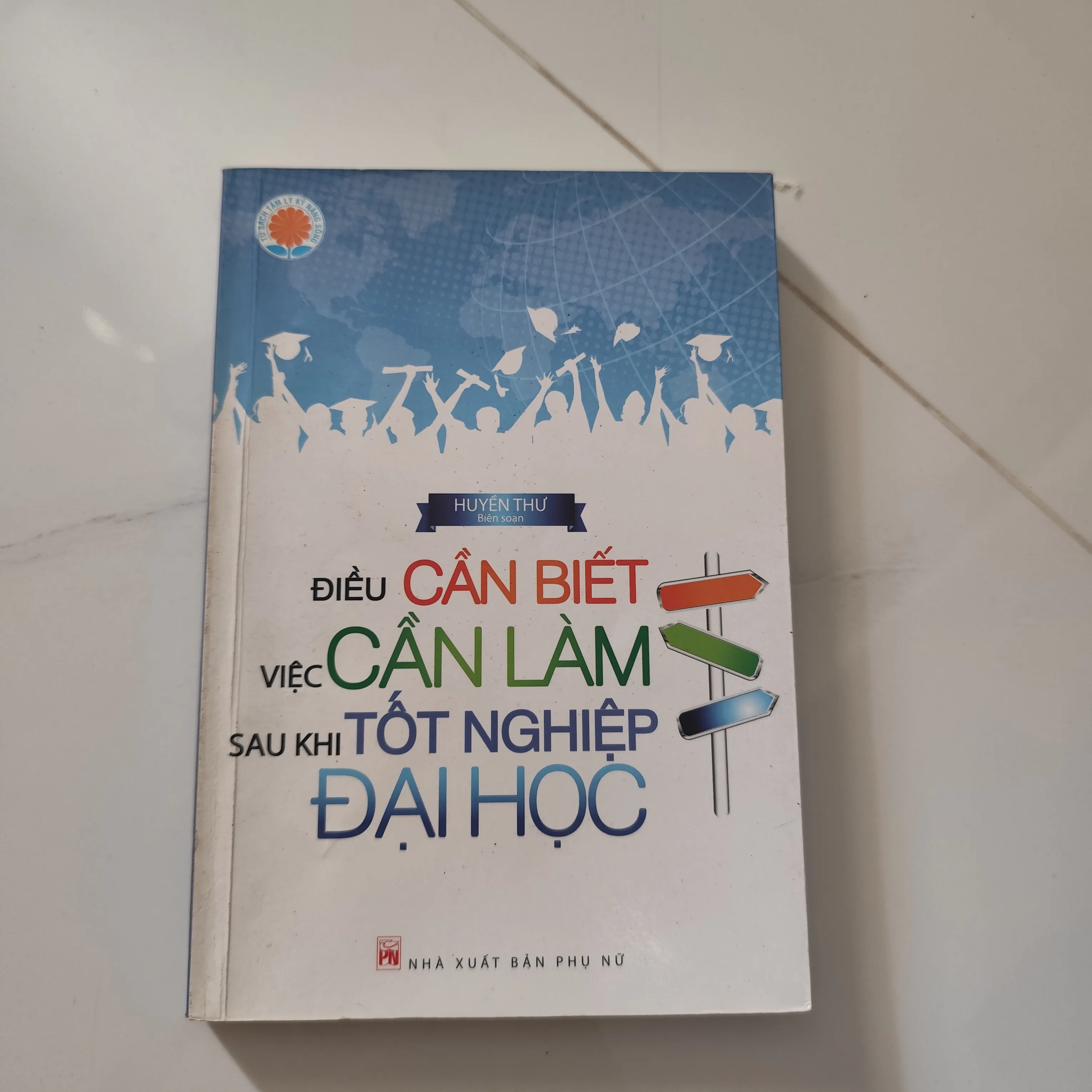 Điều cần biết việc cần làm sau khi tốt nghiệp đại học by  - Sách Book Cover - Ngọc Hiển Books