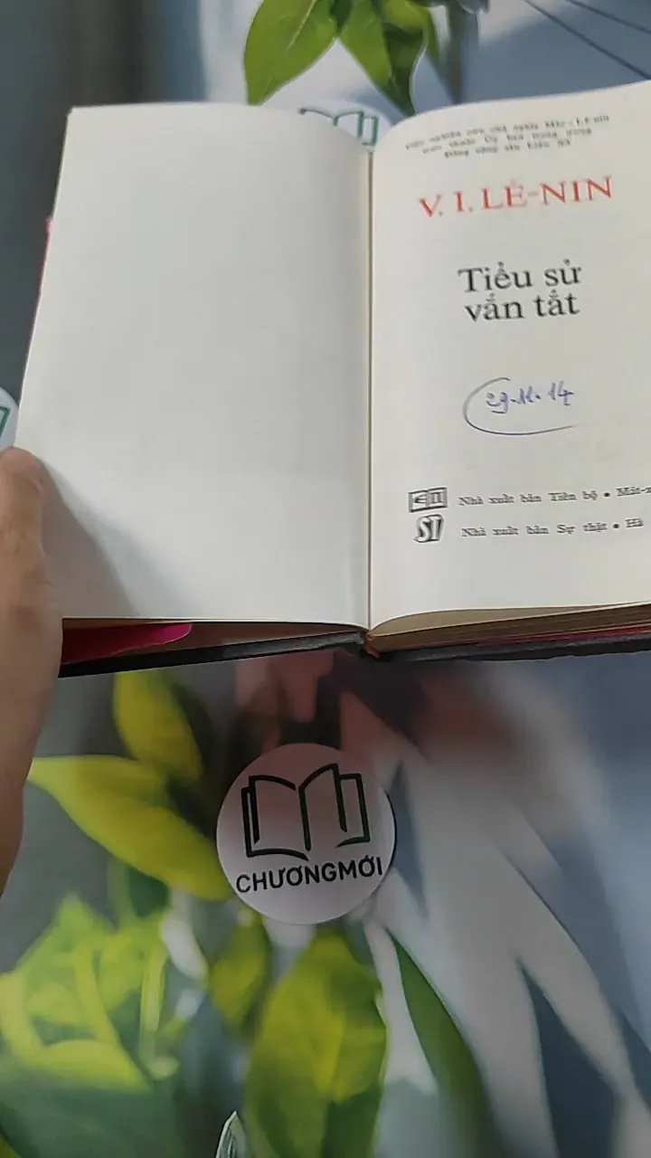 [MIỄN PHÍ BỌC SÁCH] V.I. Lê-nin - Tiểu Sử Vắn Tắt 749555