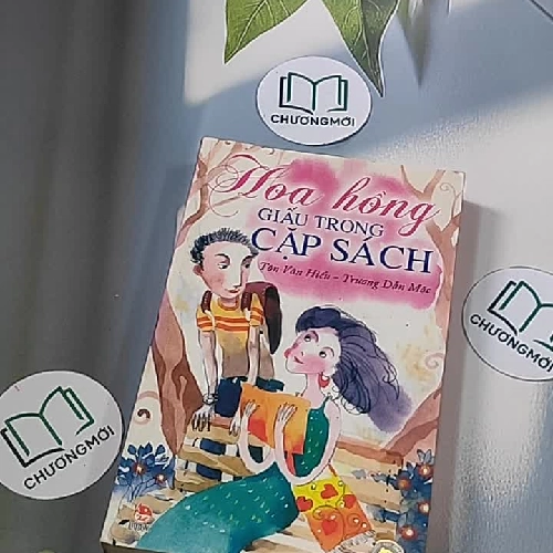 Hoa hồng dấu trong cặp sách - Tôn Văn Hiểu