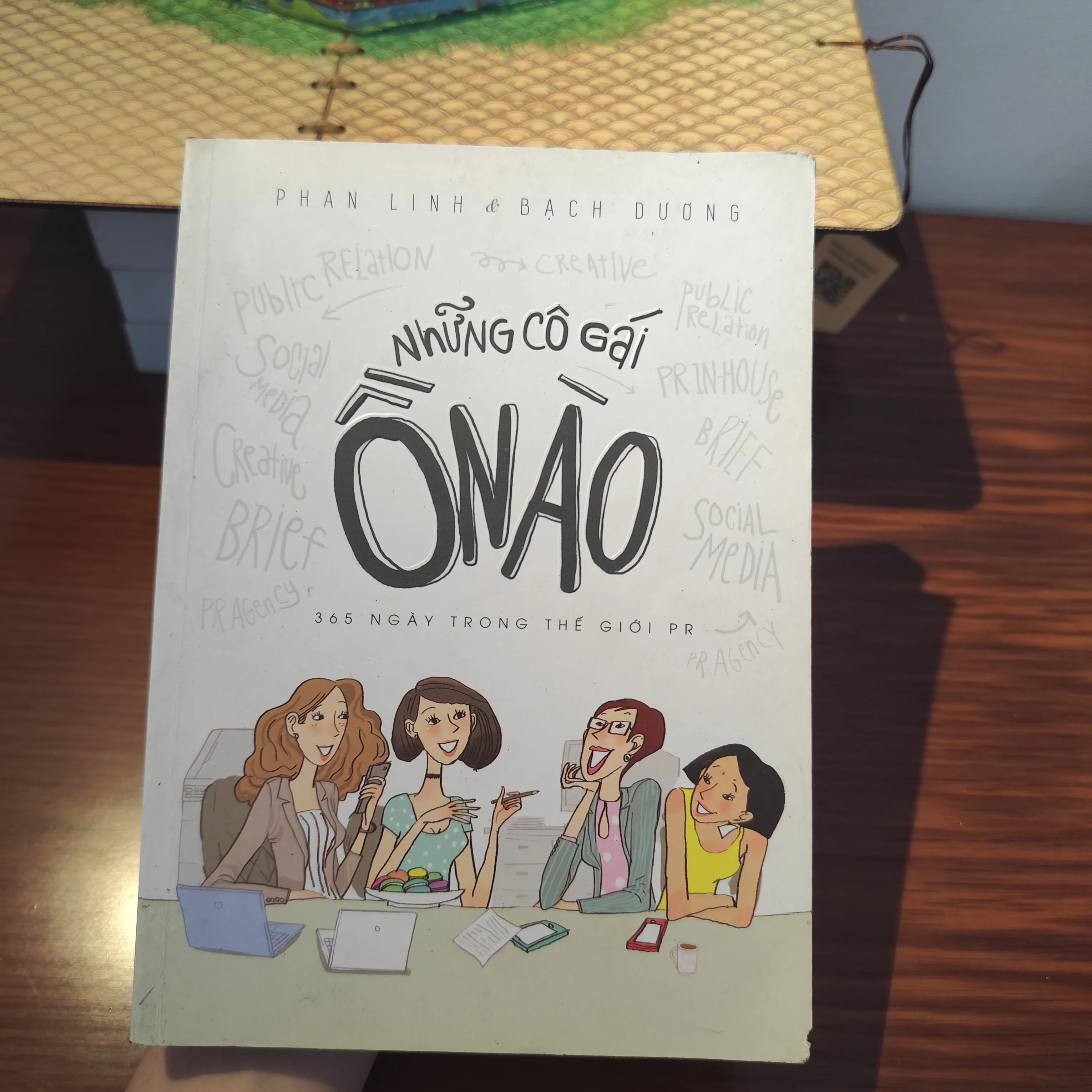 Những cô gái ồn ào.. by  - Sách Book Cover - Ngọc Hiển Books