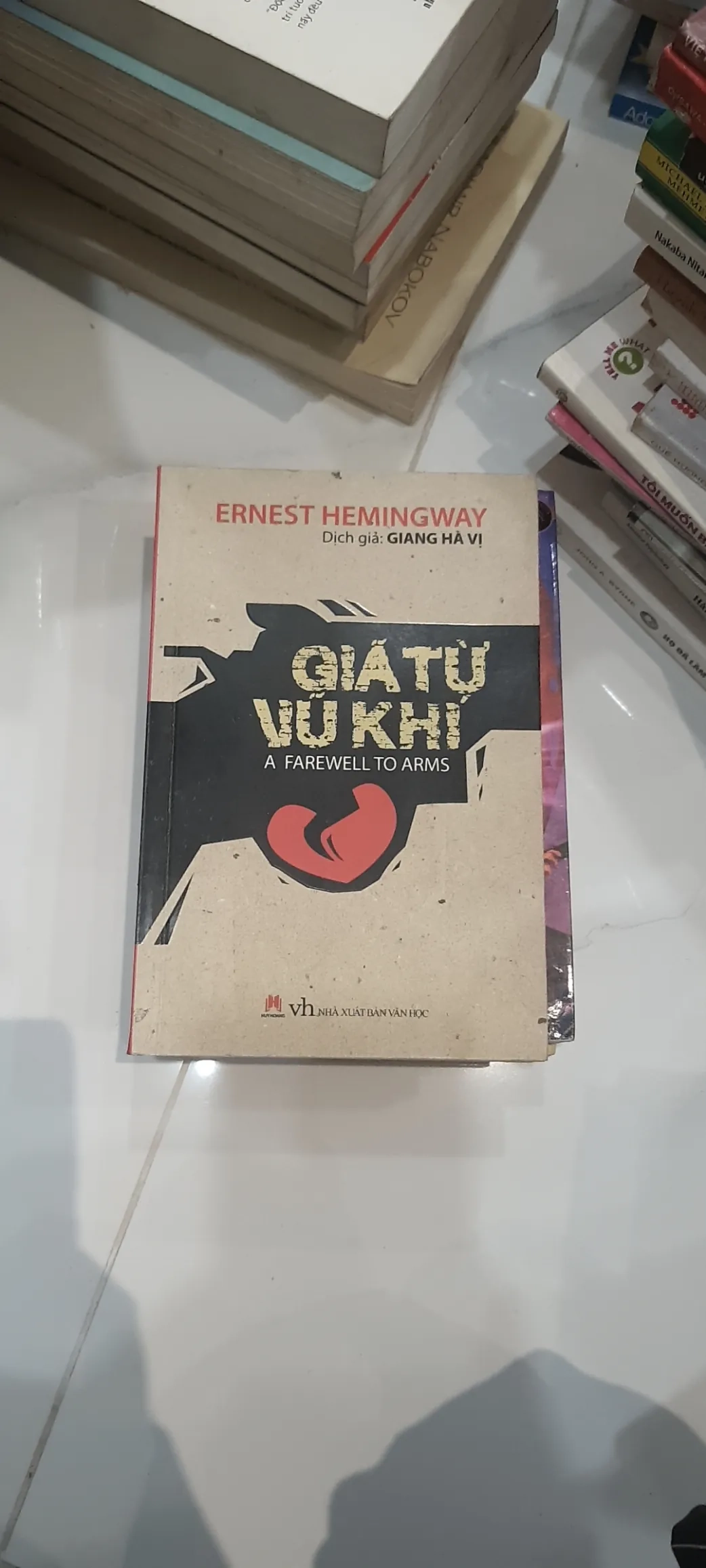 "Giã từ vũ khí" của Ernest Hemingway 👣 by  - Sách Book Cover - Ngọc Hiển Books