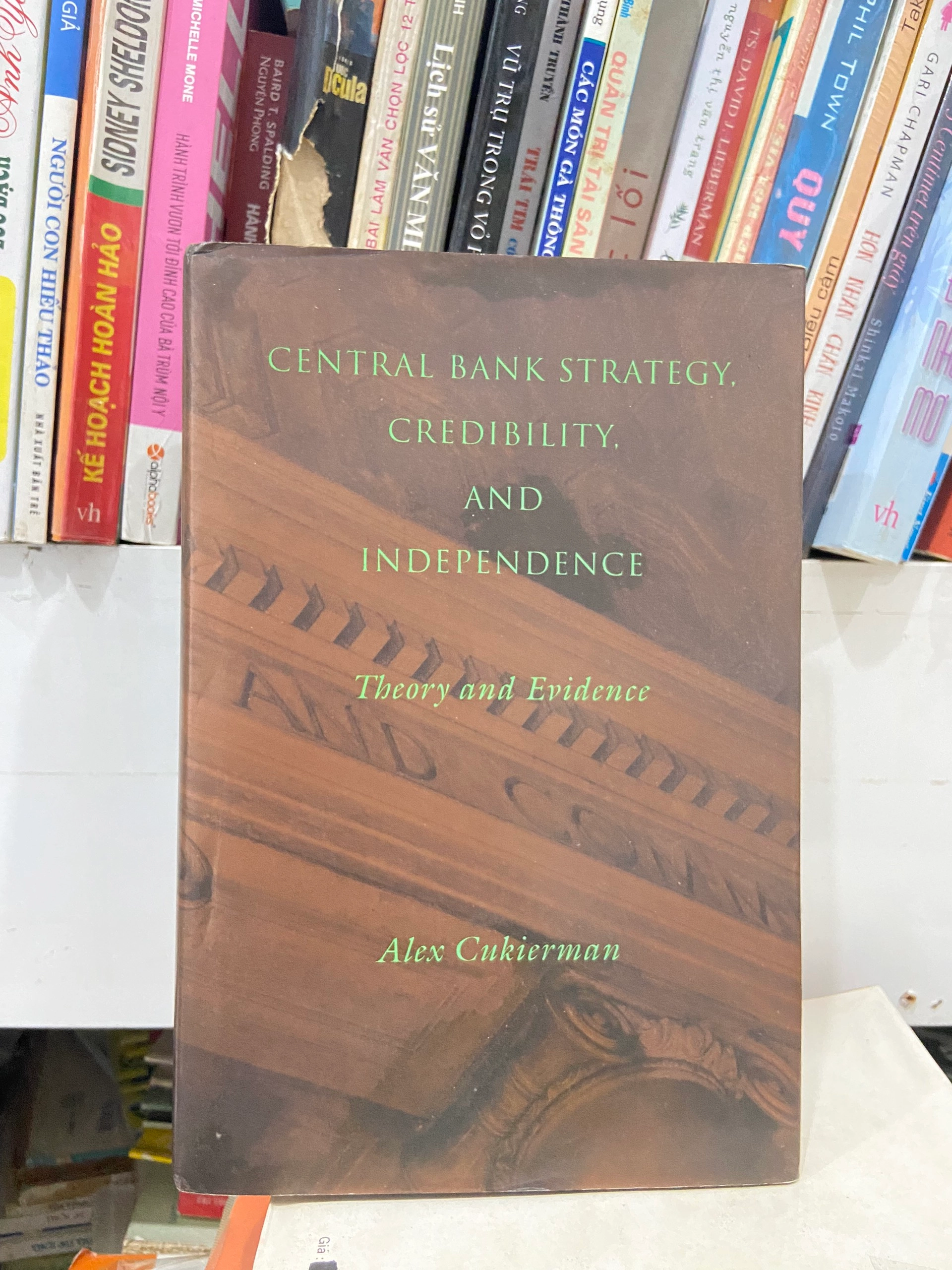 Central Bank Strategy, Credibility, and Independence by Alex Cukierman by  - Sách Book Cover - Ngọc Hiển Books