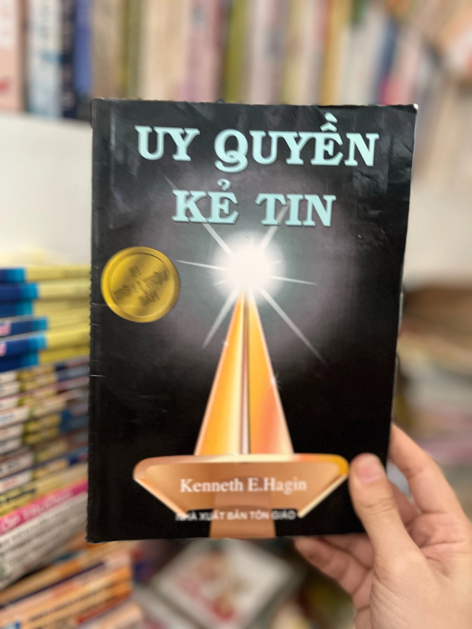 Uy quyền Kẻ Tin - Kenneth E.Hagin by  - Sách Book Cover - Ngọc Hiển Books