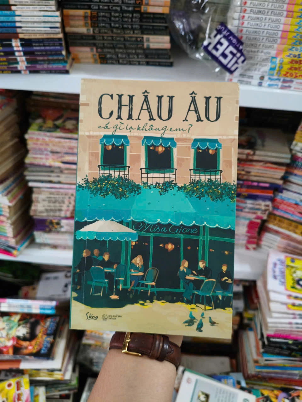 Châu Âu Có Gì Lạ Không Em? by Misa Gjone (Lê Thị Ngọc Quyên) - Sách Book Cover - Ngọc Hiển Books